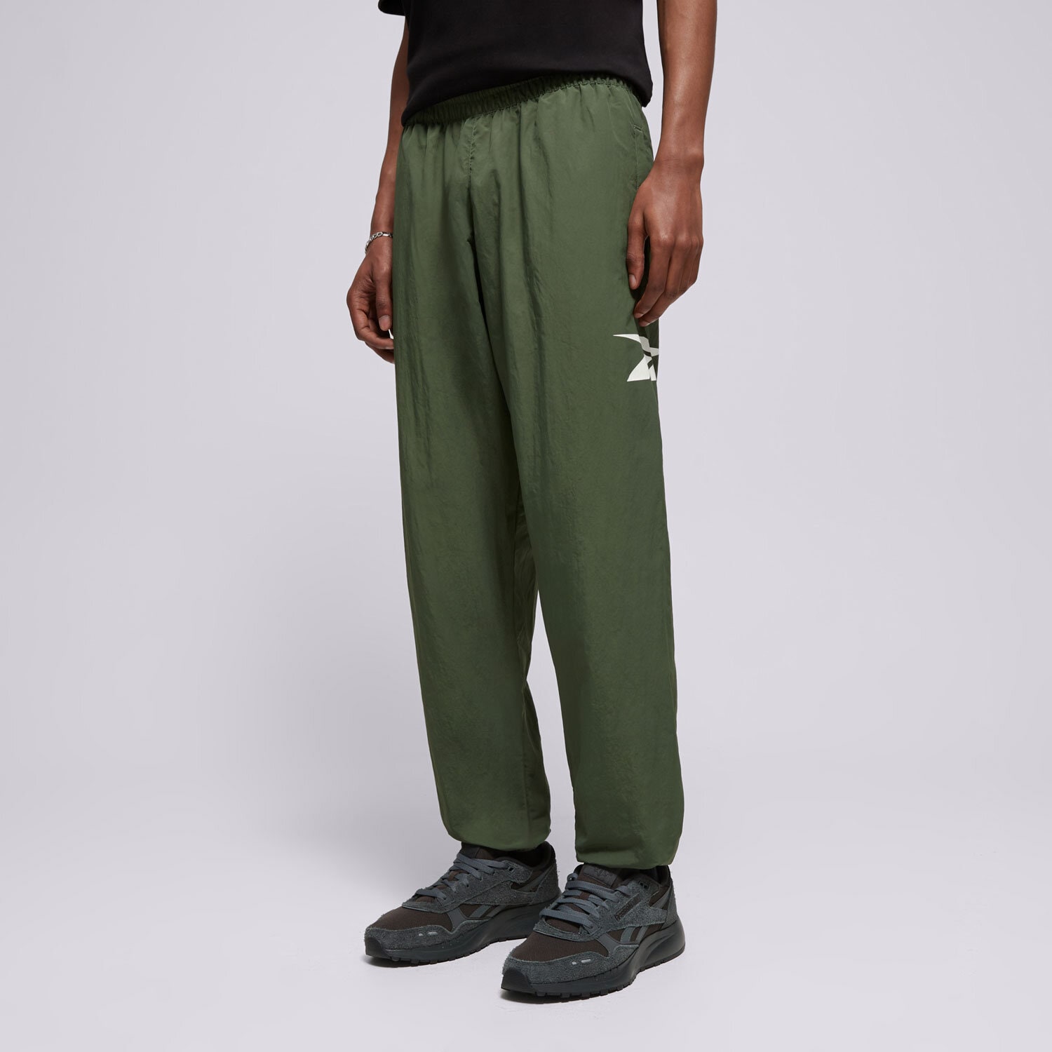 Muške hlače REEBOK HLAČE CL VECTOR TRACKPANT 100036177 kaki