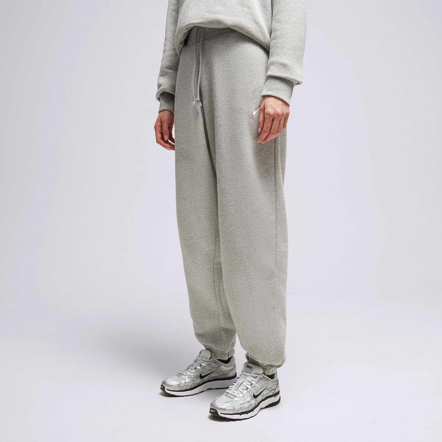 Ženske hlače NIKE HLAČE W NSW PHNX FLC HR OS PANT DQ5887-063 siva