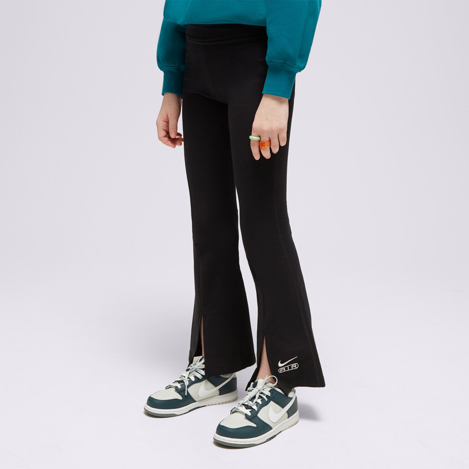 Dječje hlače NIKE HLAČE G NSW AIR HR TGHT FLARE GIRL FN8623-010 crna