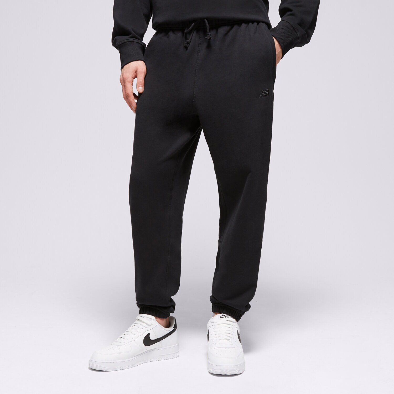 Muške hlače NEW BALANCE HLAČE ATHLETICS FRENCH TERRY JOGGER MP41508BK crna
