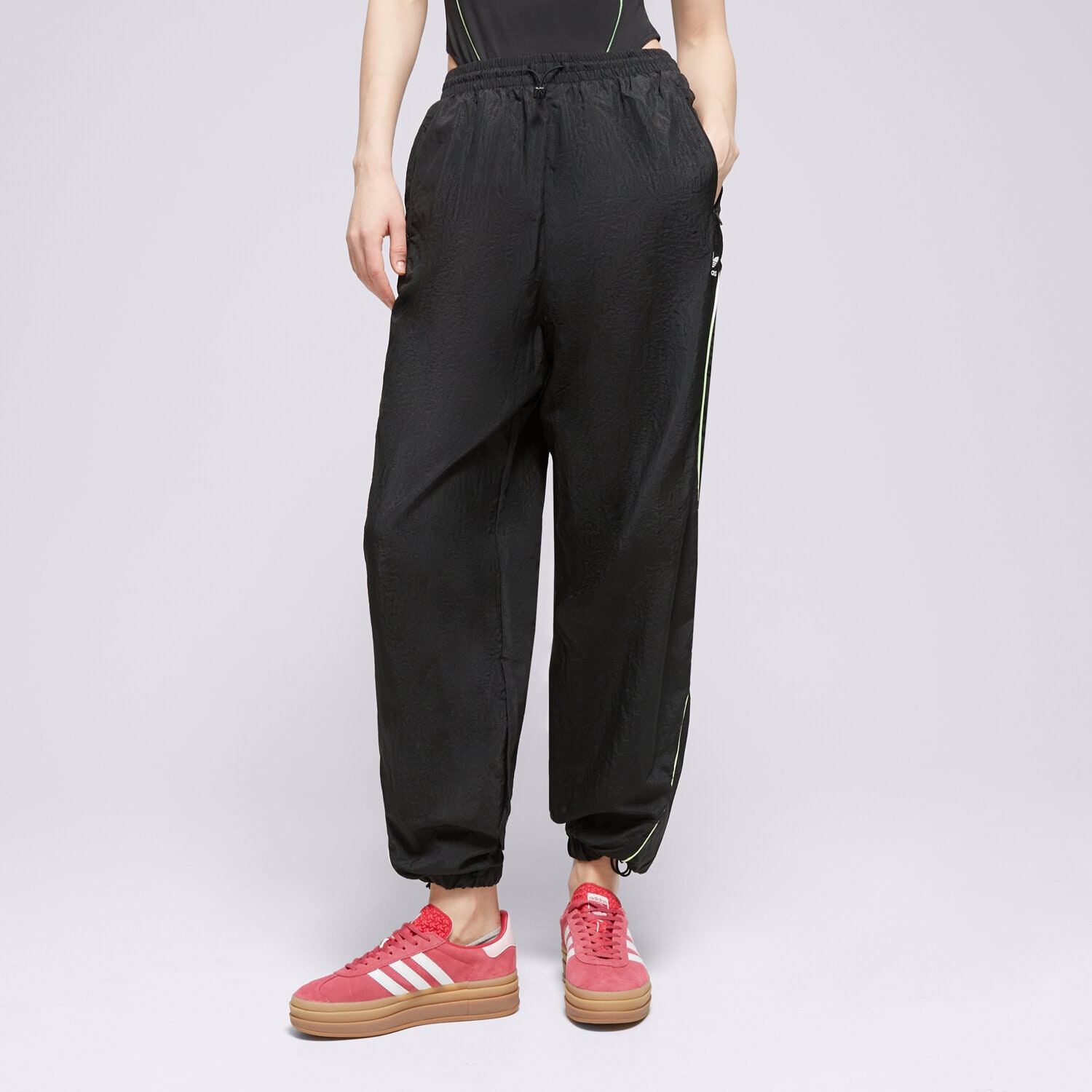 Ženske hlače ADIDAS HLAČE FR PARACHT PANT IT9698 crna