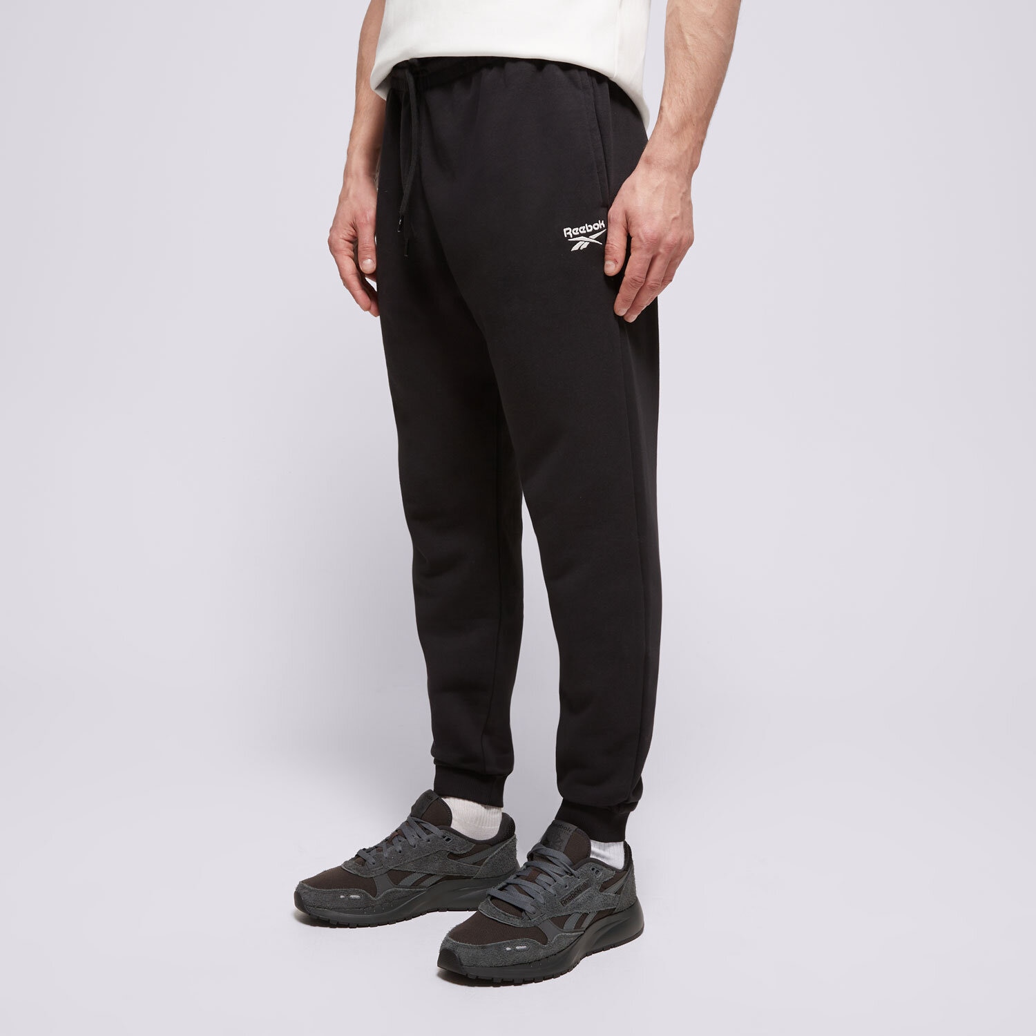 Muške hlače REEBOK HLAČE RI FT LEFT LEG JOGGER HS7376_100065295 crna