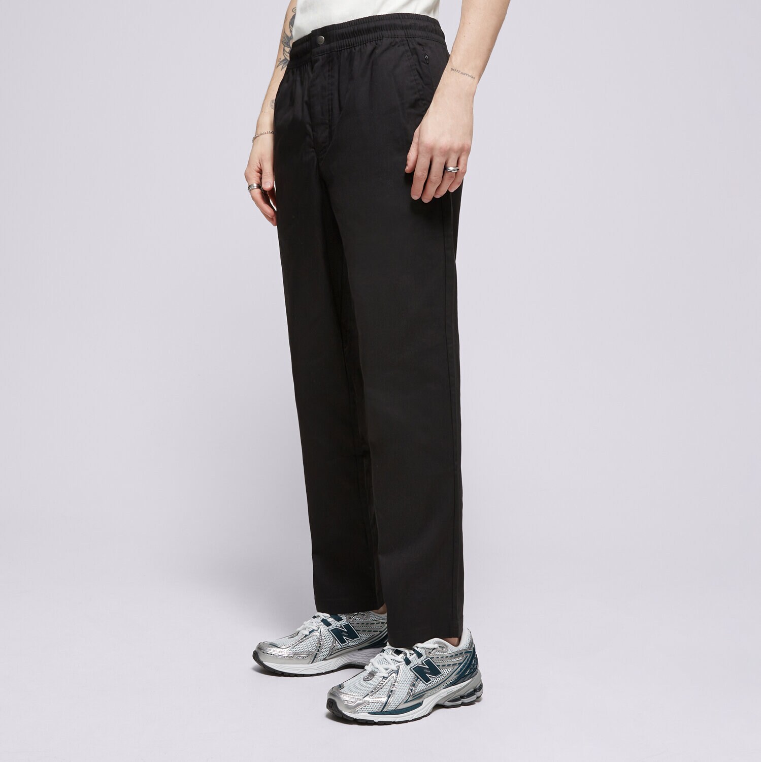 Muške hlače NEW BALANCE HLAČE ICON TWILL TAPERED MP41575BK crna