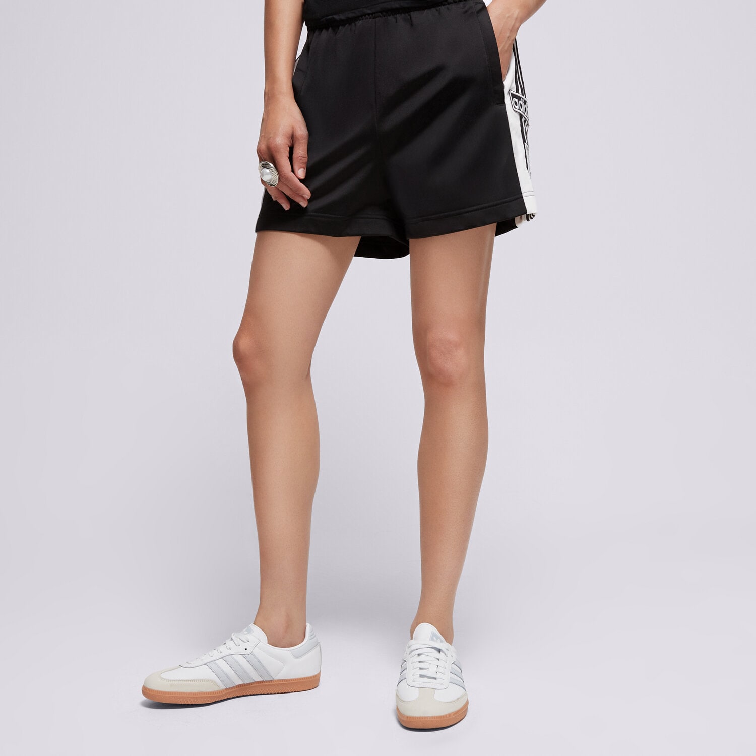 Ženske kratke hlače ADIDAS KRATKE HLAČE ADIBREAK SHORT IU2518 crna