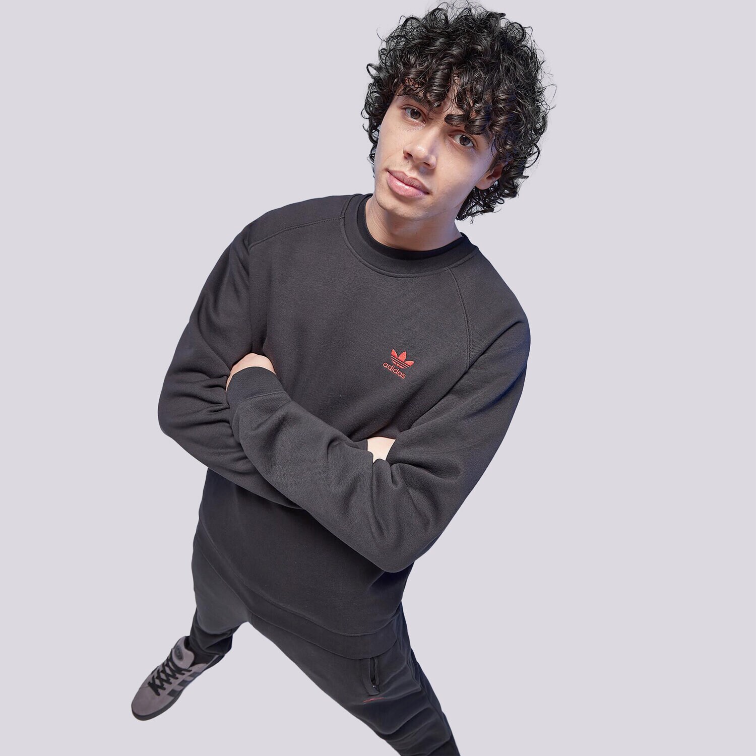 Muške dukserice ADIDAS VESTA ESSENTIAL CREW ORIGINALS CORE IZ0015 crna