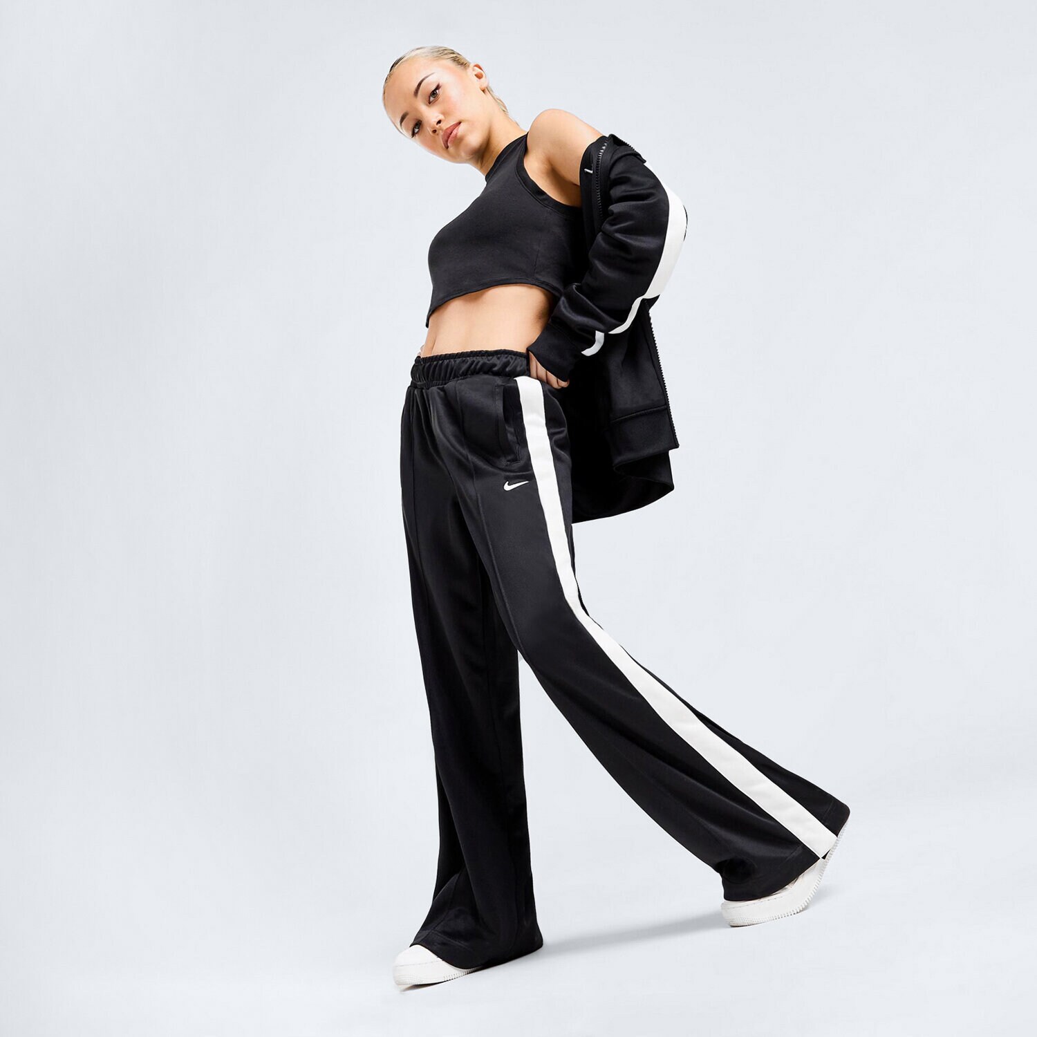 Ženske hlače NIKE HLAČE W NSW PK PANT SW STREETSWEAR FZ7279-010 crna