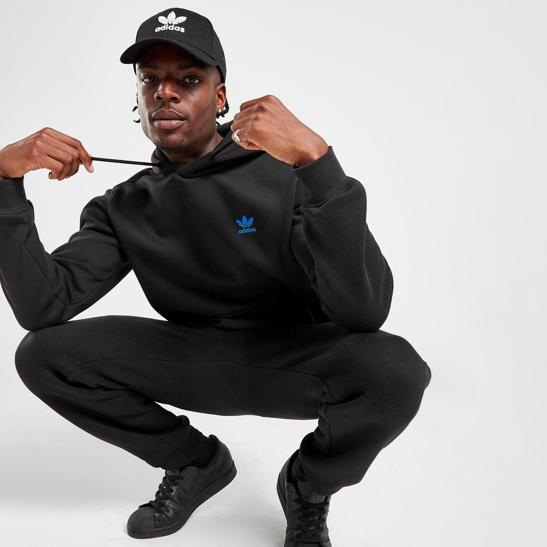Muške dukserice ADIDAS VESTA S KAPULJAČOM ESSENTIAL HOODY SWEATHIRT IS2246 crna