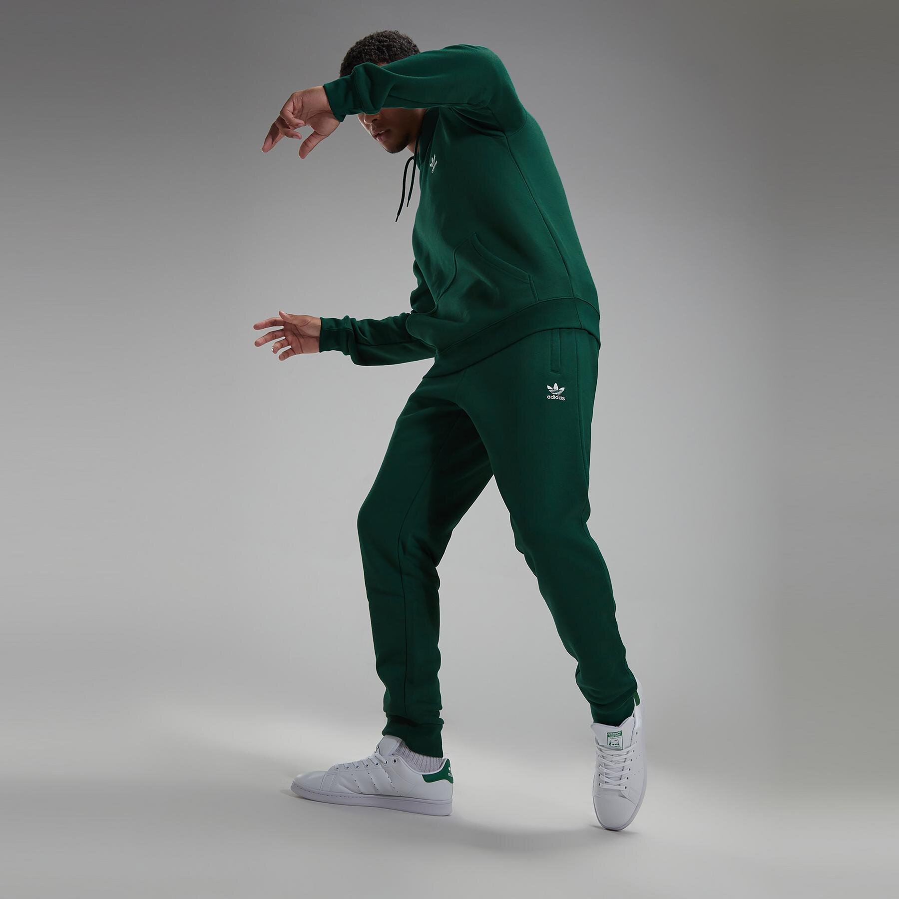 Muške hlače ADIDAS HLAČE TREF ESS PNT C.GRN IS2244 zelena