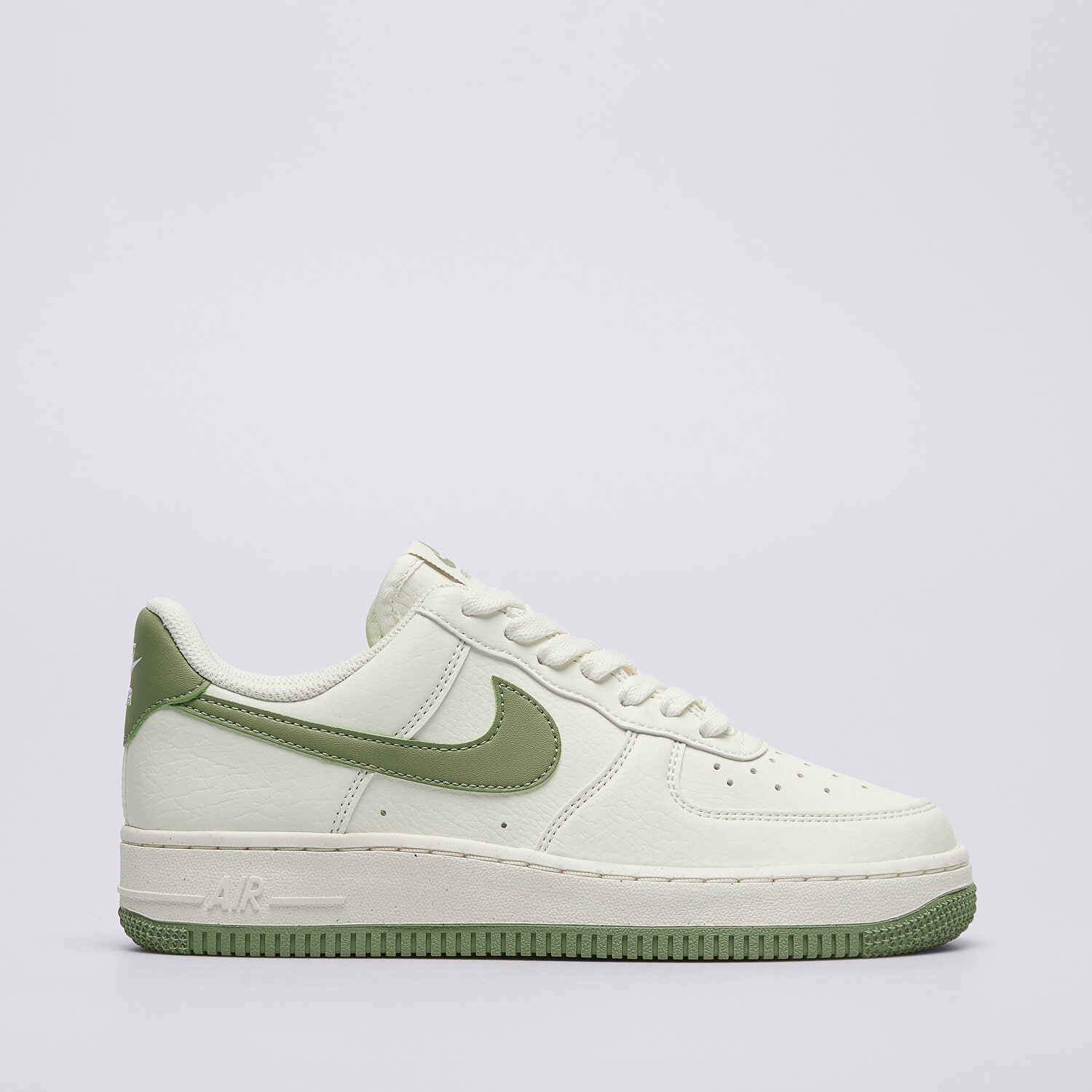 Ženske tenisice NIKE AIR FORCE 1 '07 SE DV3808-106 bež