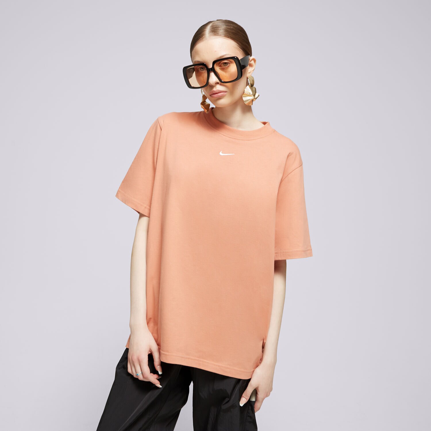Ženske majice NIKE T-SHIRT W NSW TEE ESSNTL LBR FD4149-212 koraljna