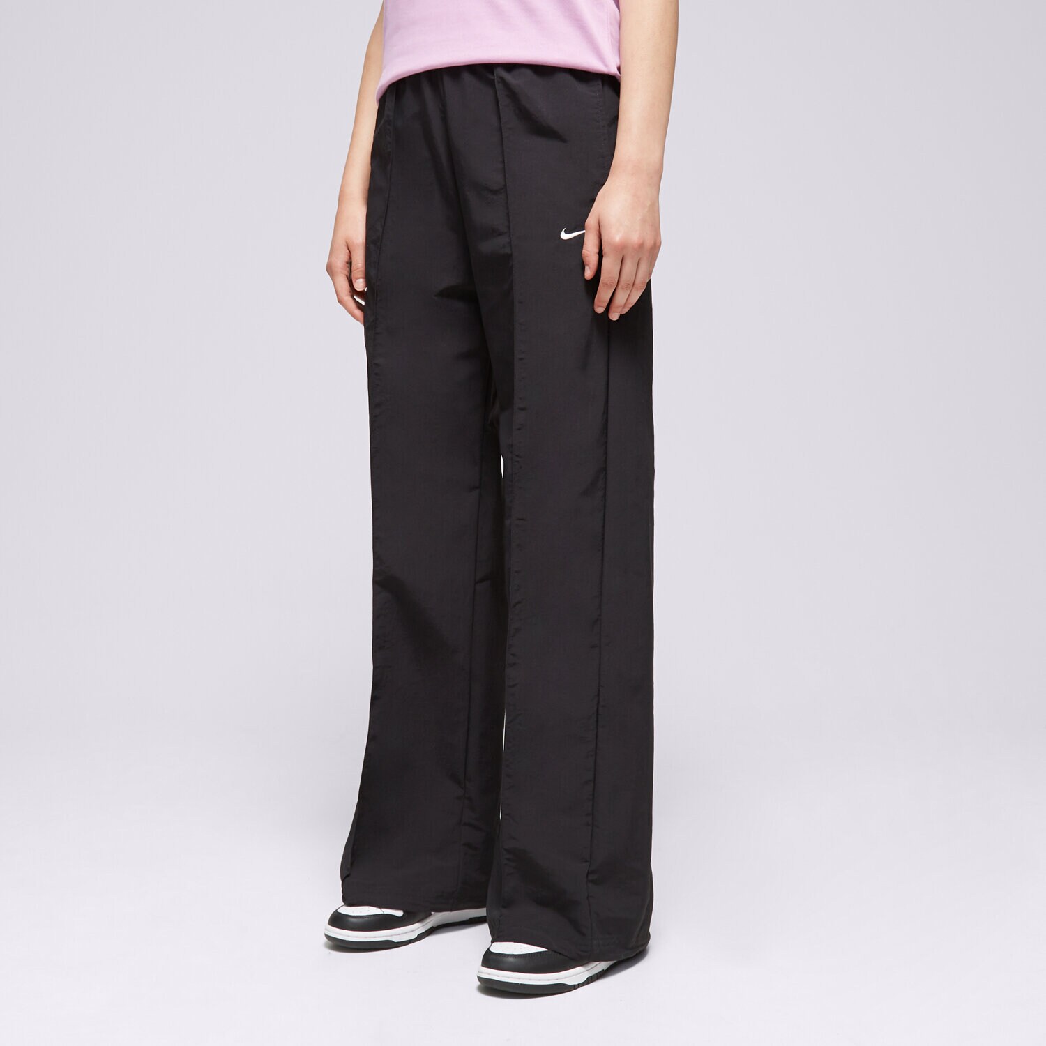 Ženske hlače NIKE HLAČE W NSW TREND WVN MR PANT FQ3588-010 crna