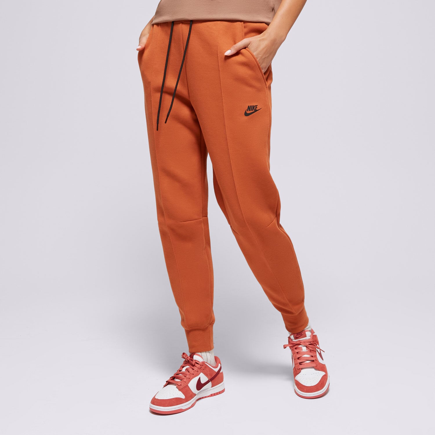 Ženske hlače NIKE HLAČE W NSW TCH FLC MR JGGR FB8330-825 narančasta