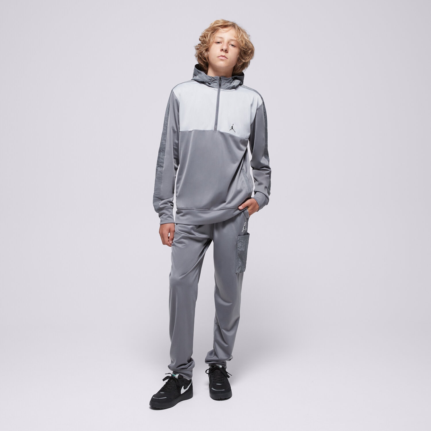 Dječje trenirke JORDAN KOMPLET WVN PNL CRGO OH SUIT GRY/BLK B 95D036-M19 siva