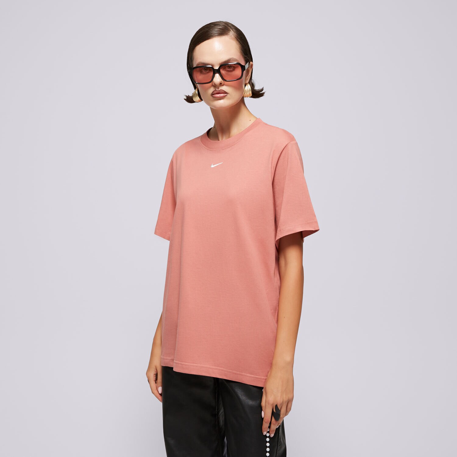 Ženske majice NIKE T-SHIRT W NSW TEE ESSNTL LBR FD4149-634 koraljna