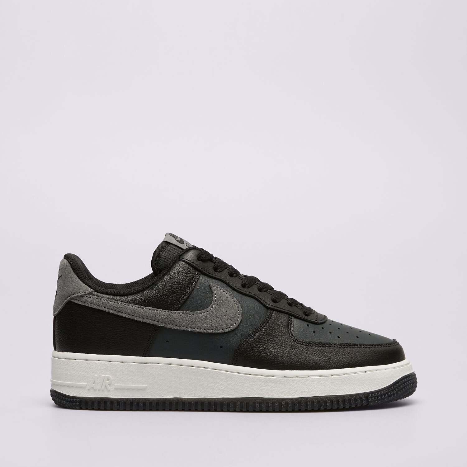 Muške tenisice NIKE AIR FORCE 1 '07 LV8 FJ4170-004 crna