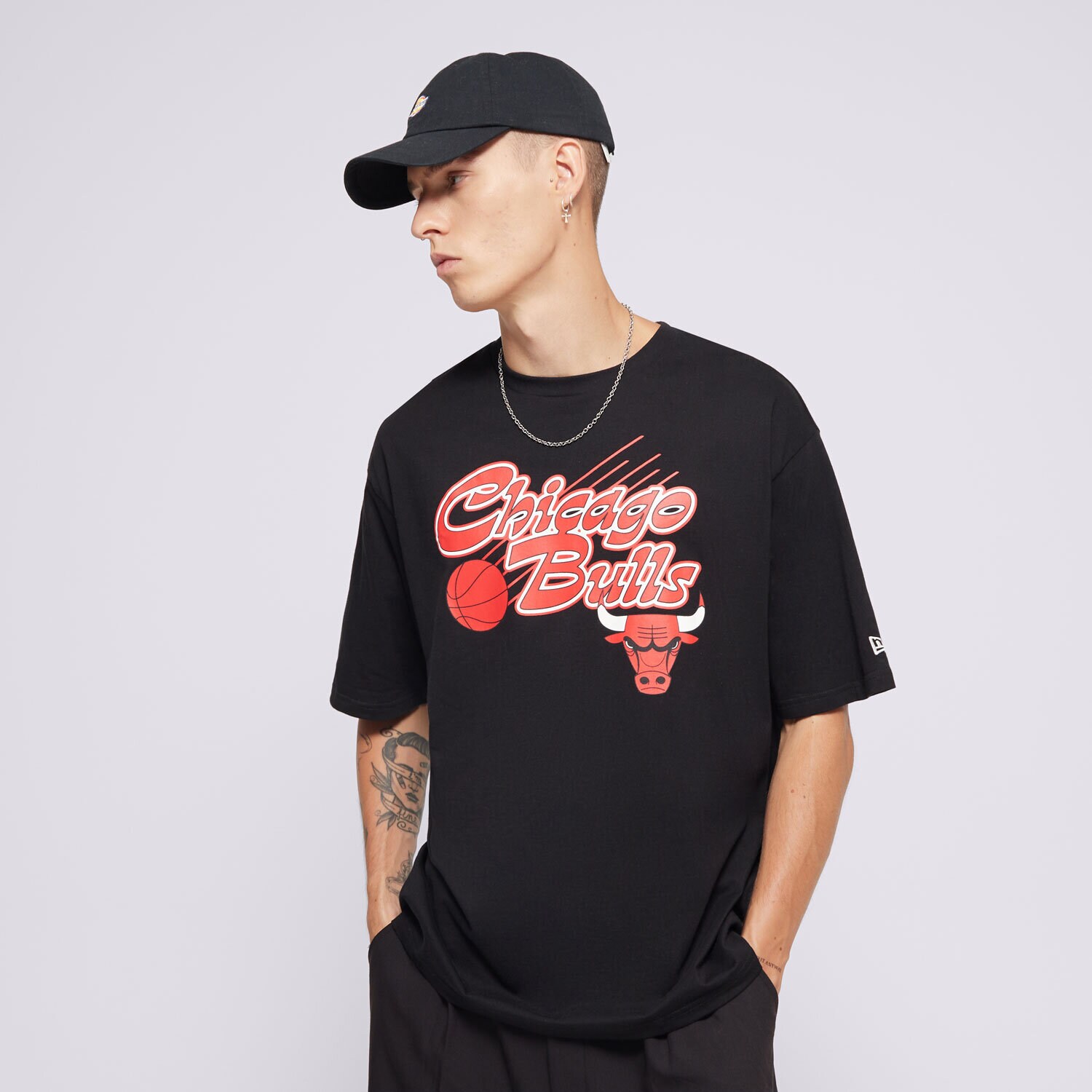 Muške majice NEW ERA T-SHIRT NBA SCRIPT OS BULLS CHICAGO BULLS BLKFDR 60564786 crna