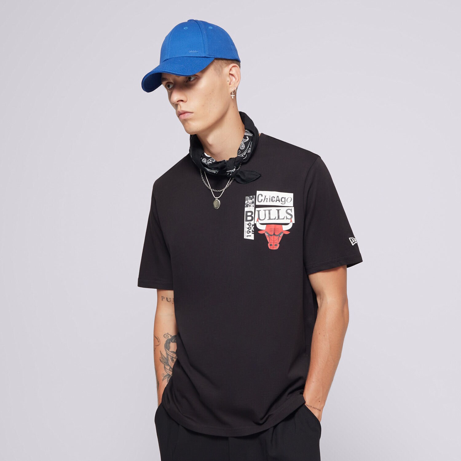 Muške majice NEW ERA T-SHIRT NEWSPAPER GRAPHIC BULLS CHICAGO BULLS BLKFDR 60564809 crna