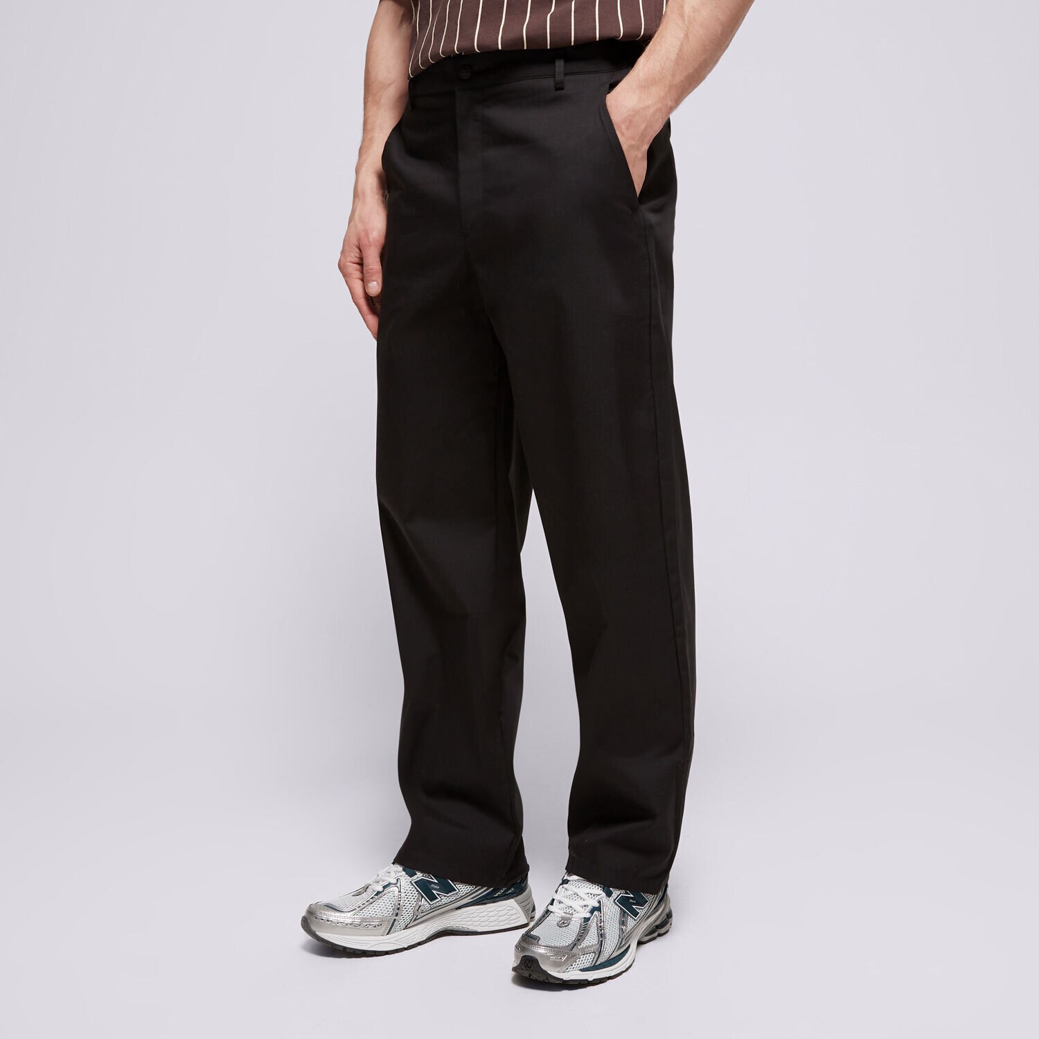 Muške hlače NEW BALANCE HLAČE ATHLETICS STANDARD PANT 30" MP43560BK crna