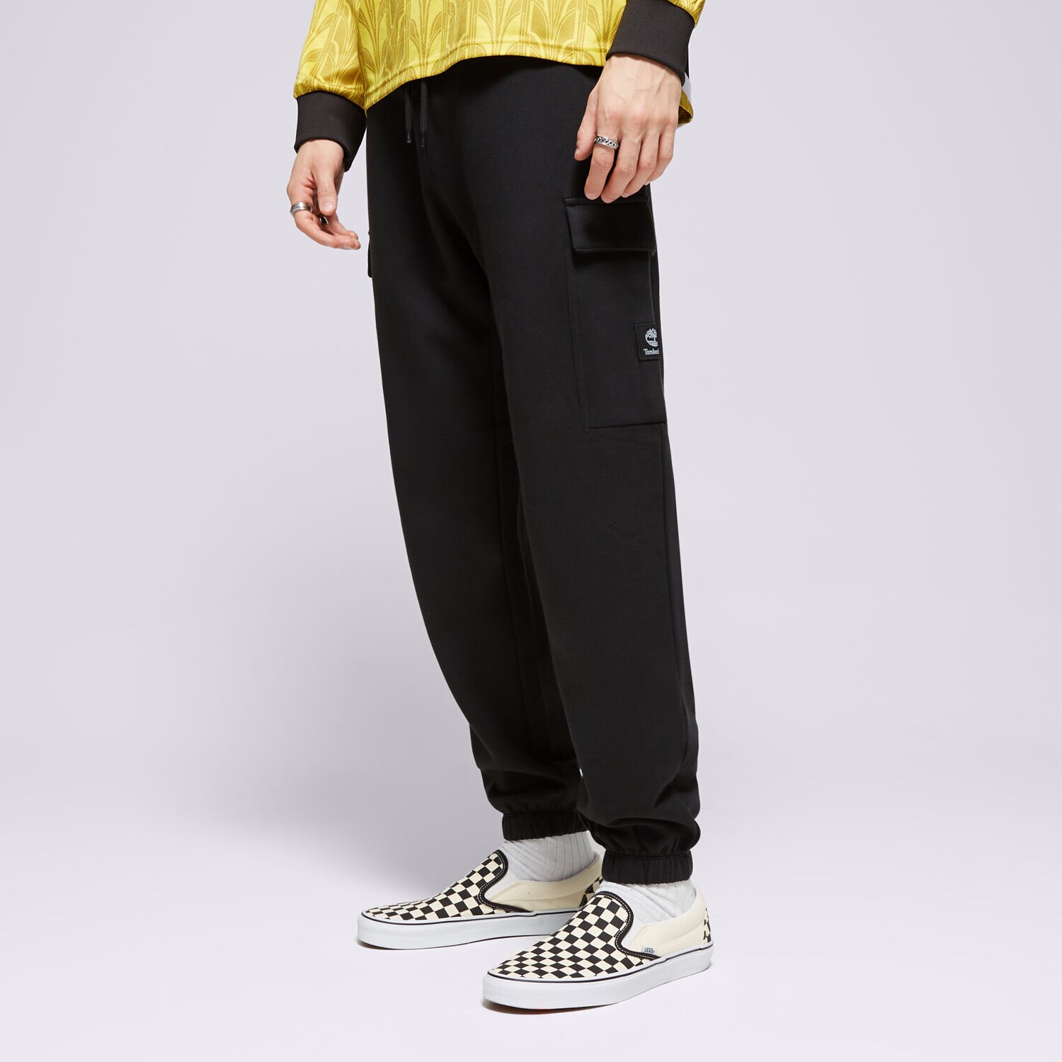 Muške hlače TIMBERLAND HLAČE WOVEN BADGE CARGO SWEATPANT TB0A6WQJ0011 crna