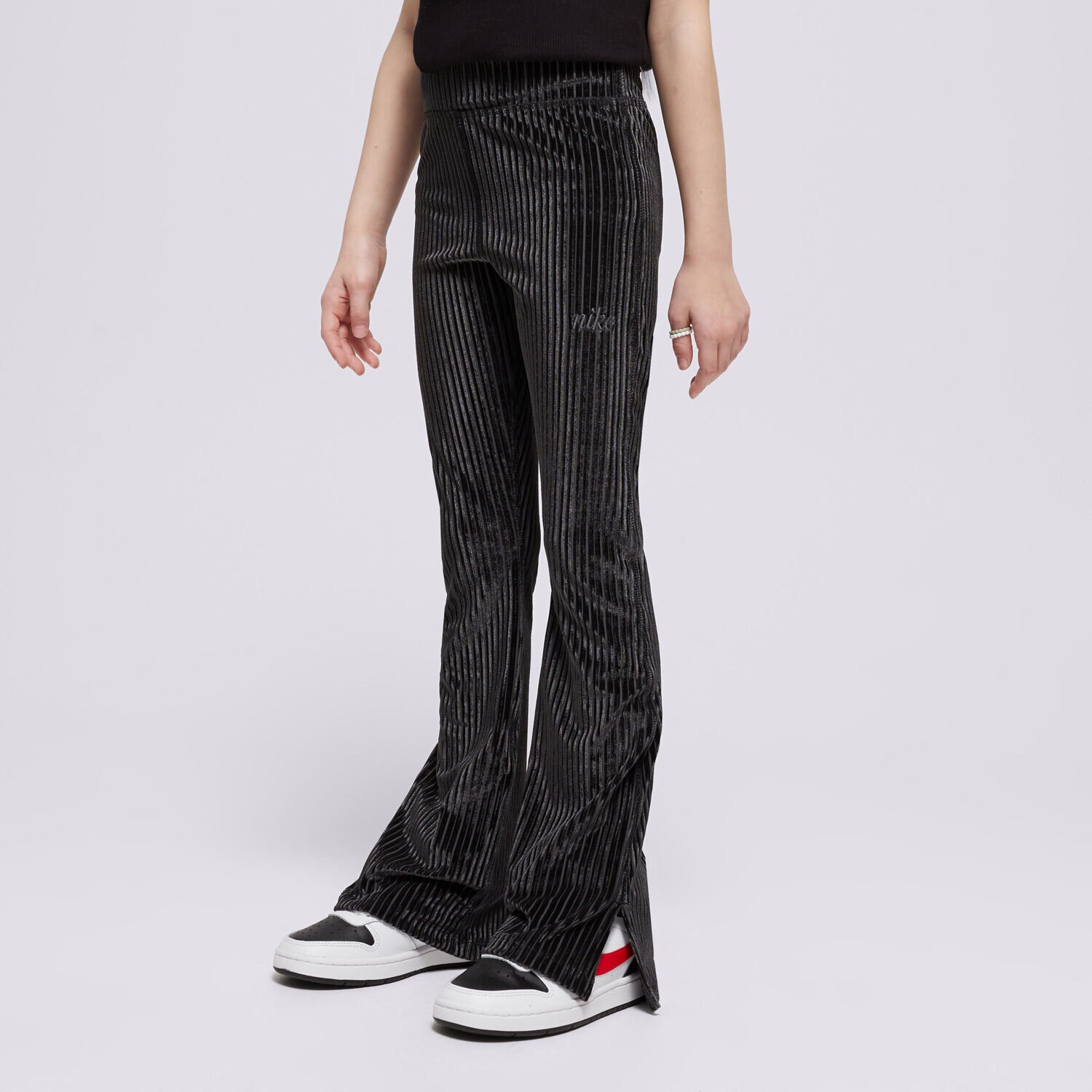 Dječje hlače NIKE HLAČE G NSW TGHT FLARE COZY RIB GIRL HF4387-010 crna