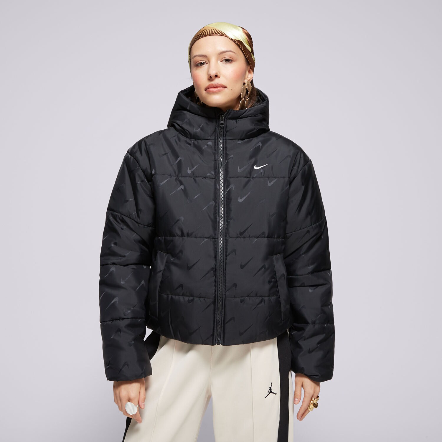 Ženske zimske jakne NIKE DONJA JAKNA W NSW TF SNFL NK CLSC PFR AOP FV7941-010 crna