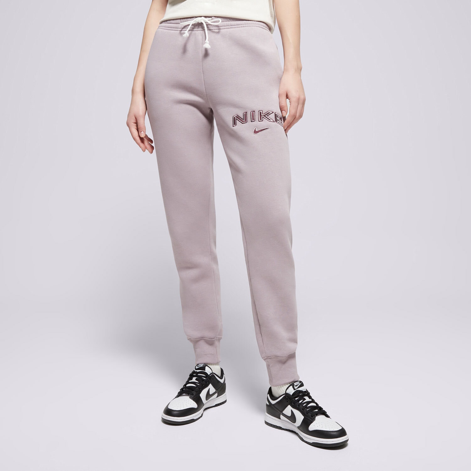 Ženske hlače NIKE HLAČE W NSW PHNX FLC MR STD LOGO PNT HM9757-226 ljubičasta