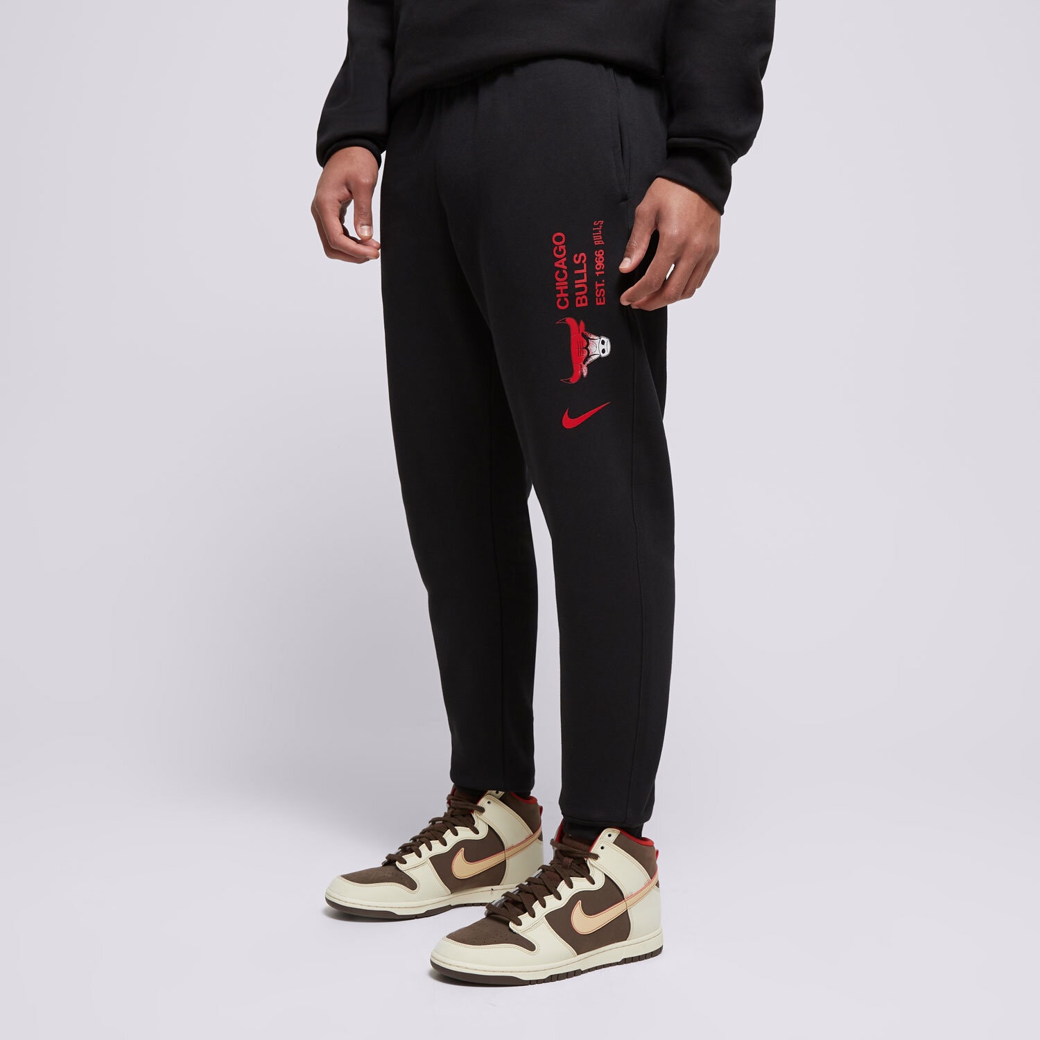 Muške hlače NIKE HLAČE CHI MNK CLUB JGGR CTS FV3373-010 crna