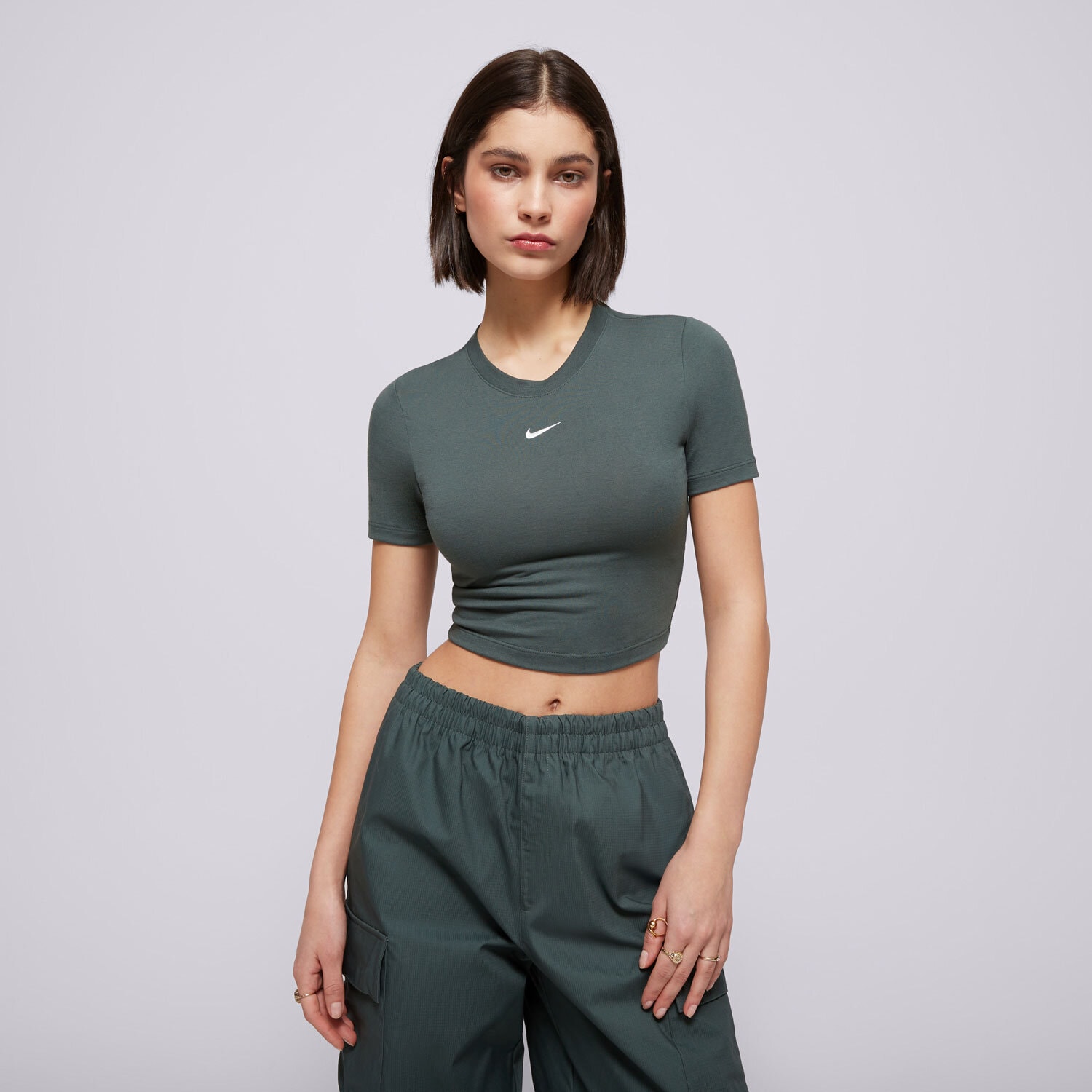 Ženske majice NIKE TOP W NSW ESSNTL SLM CRP FB2873-338 zelena