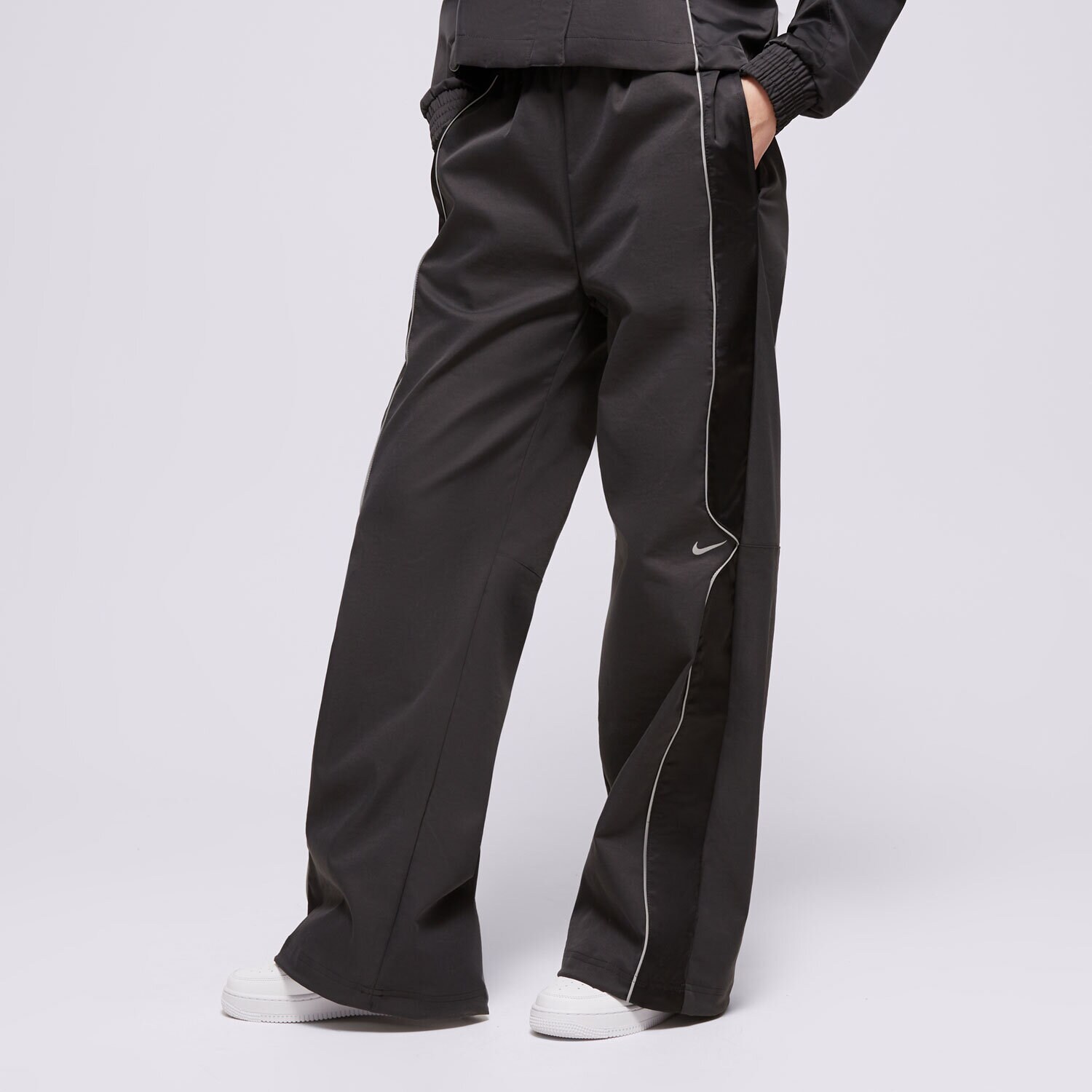Ženske hlače NIKE HLAČE W NSW WVN PNT SW HQ3751-010 crna