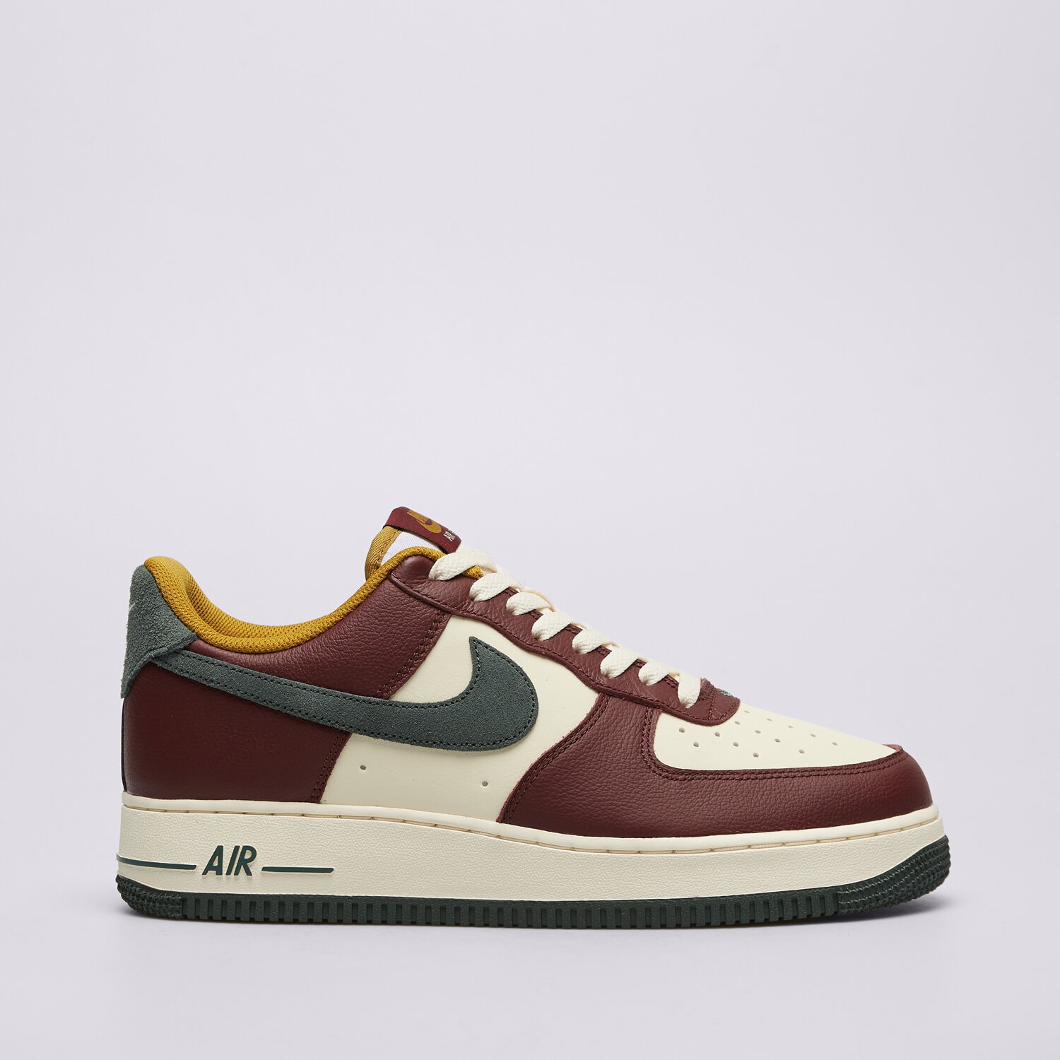 Muške tenisice NIKE AIR FORCE 1 '07 LV8 HQ3612-113 crvena