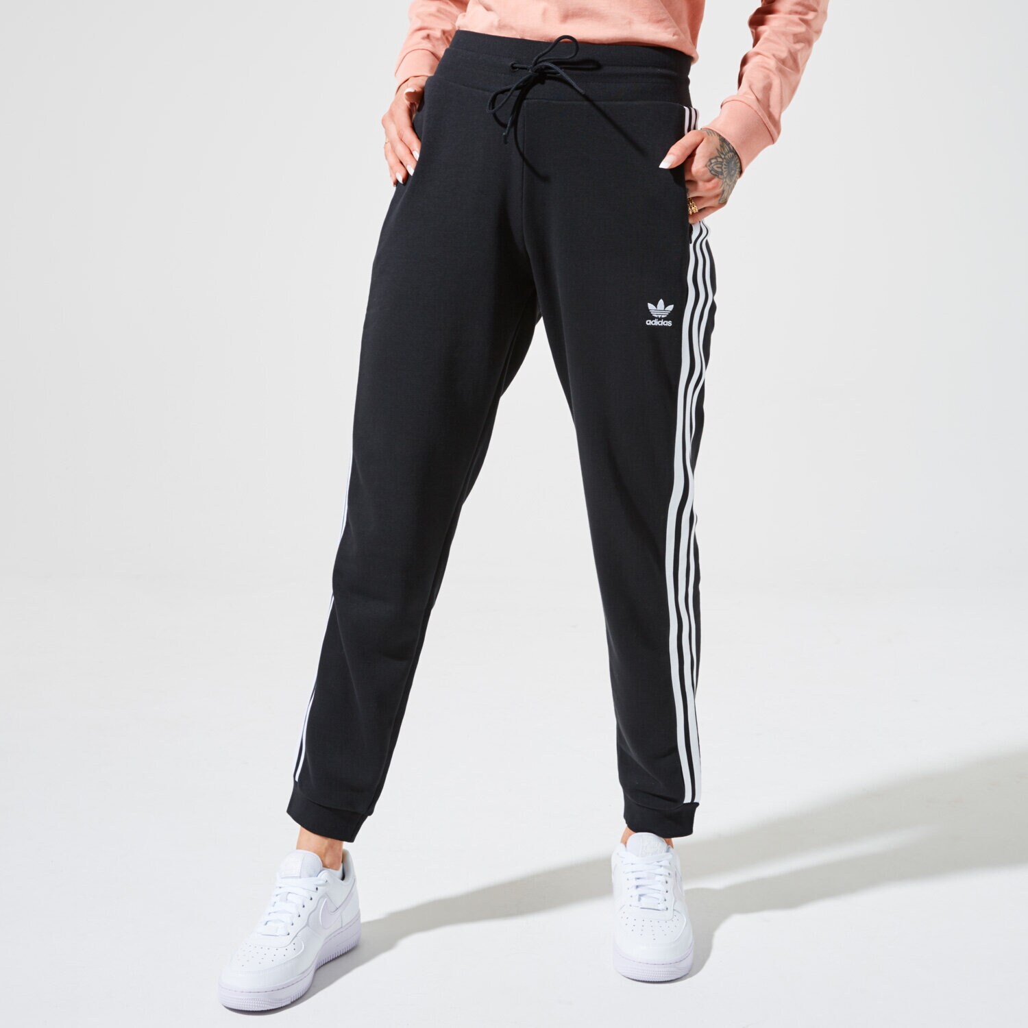 Ženske hlače ADIDAS HLAČE SLIM GD2255 crna