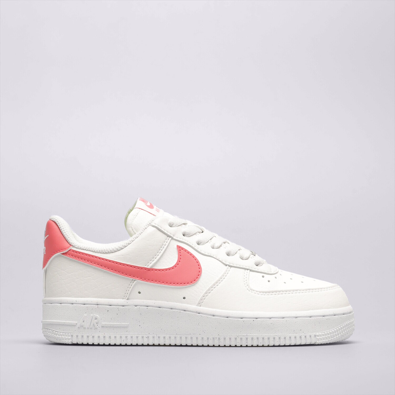 Ženske tenisice NIKE AIR FORCE 1 '07 SE DV3808-100 bijela