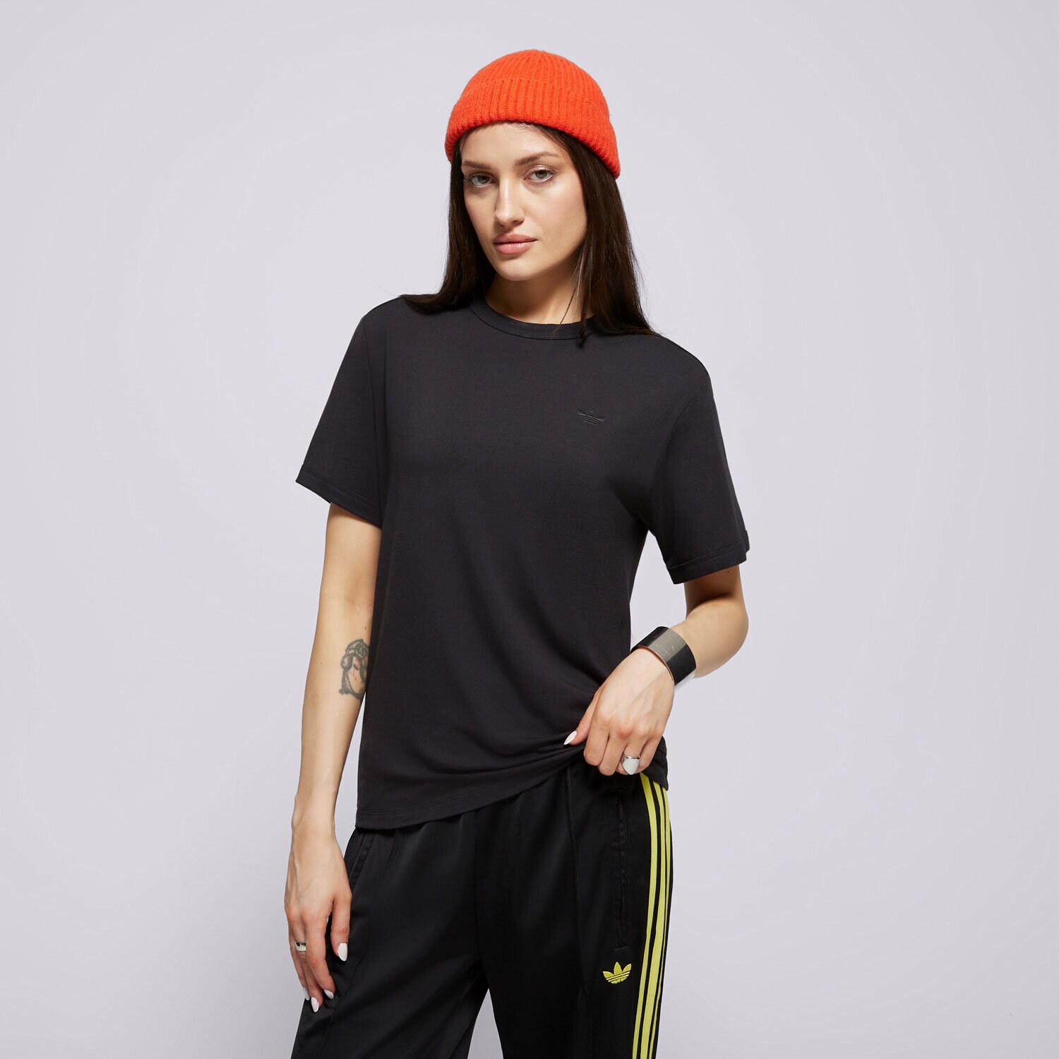 Ženske majice ADIDAS T-SHIRT P ESS T-SHIRT JD4765 crna