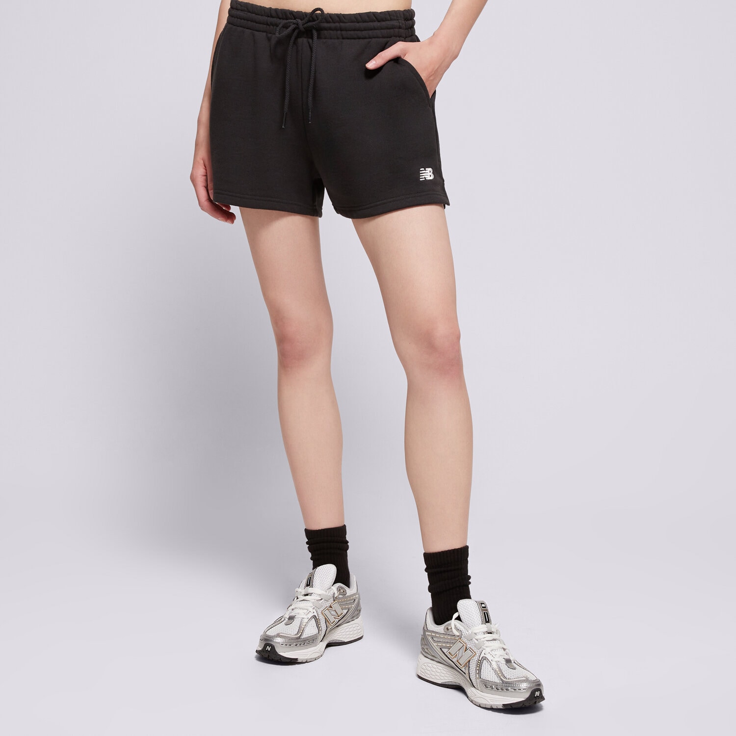 Ženske kratke hlače NEW BALANCE KRATKE HLAČE SPORT ESSENTIALS WS41500BK crna