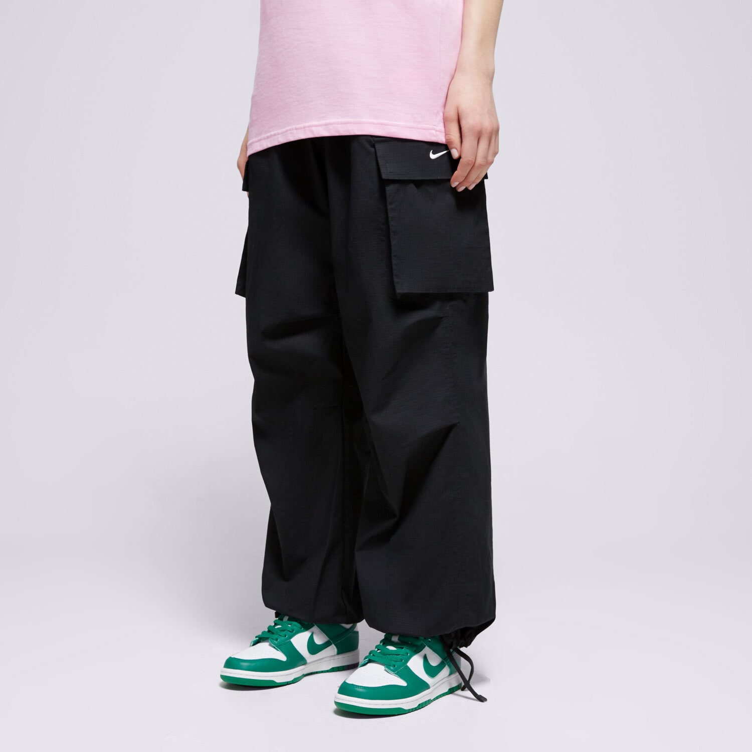 Ženske hlače NIKE HLAČE W NSW STREET CARGO PANT IB1058-010 crna