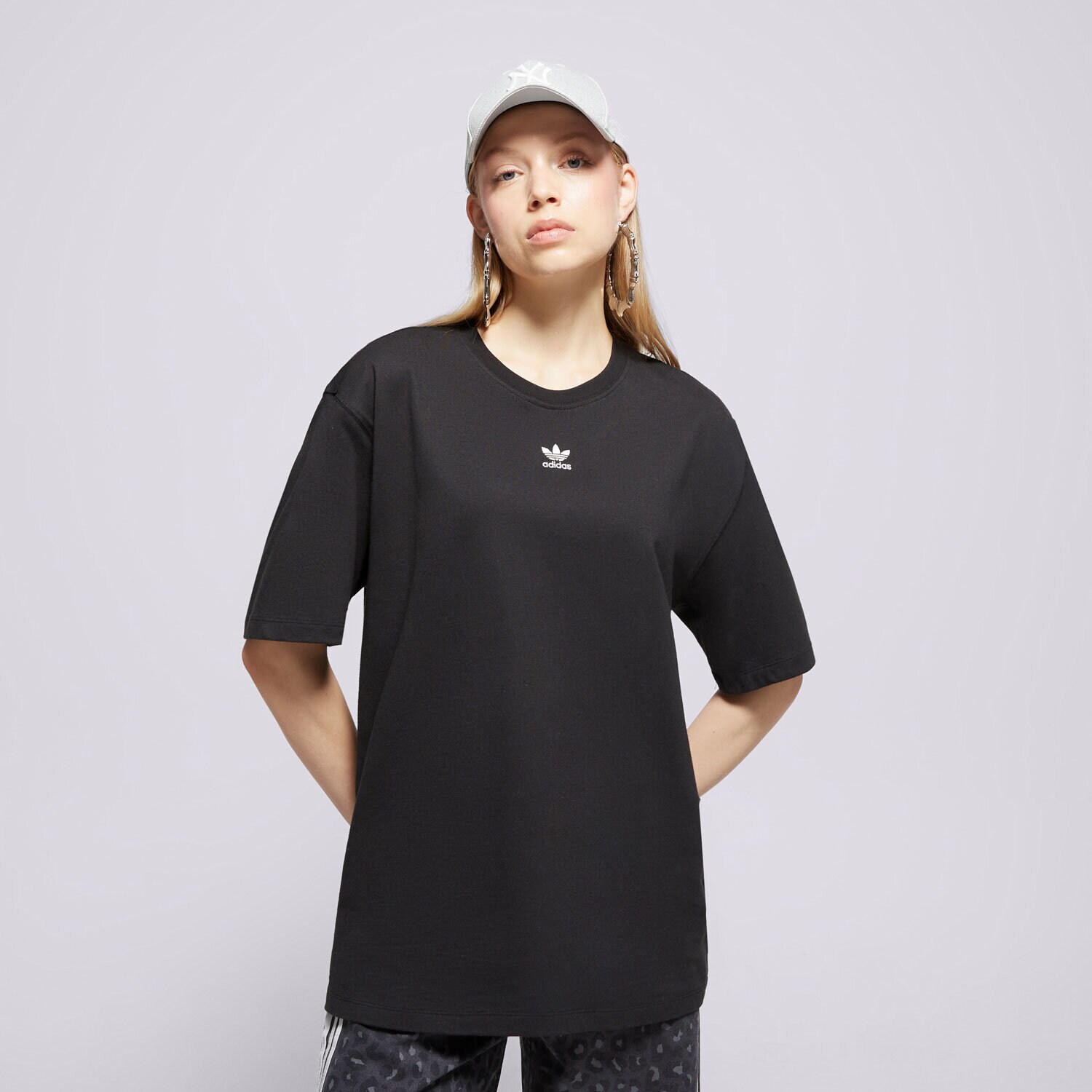 Ženske majice ADIDAS T-SHIRT ESS BOYFR TEE IY7321 crna