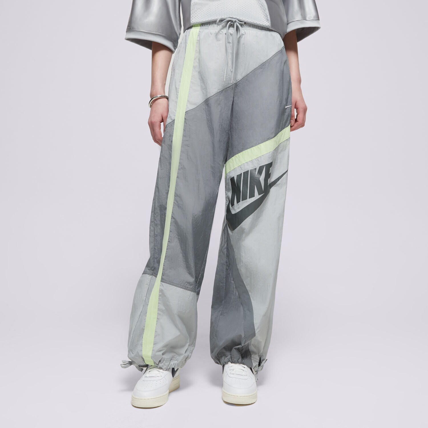 Ženske hlače NIKE HLAČE W NSW STREET WVN OH PANT HJ4178-084 siva