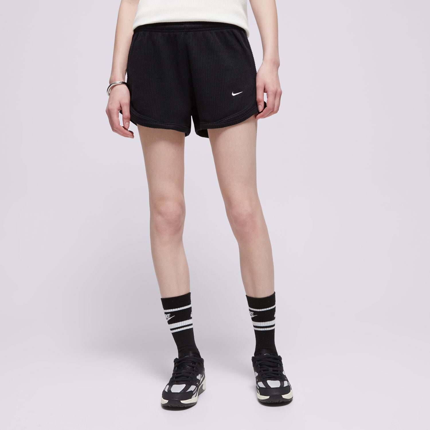 Ženske kratke hlače NIKE KRATKE HLAČE W NSW NK CHLL WFL MR 3" SHORT HJ3842-011 krem