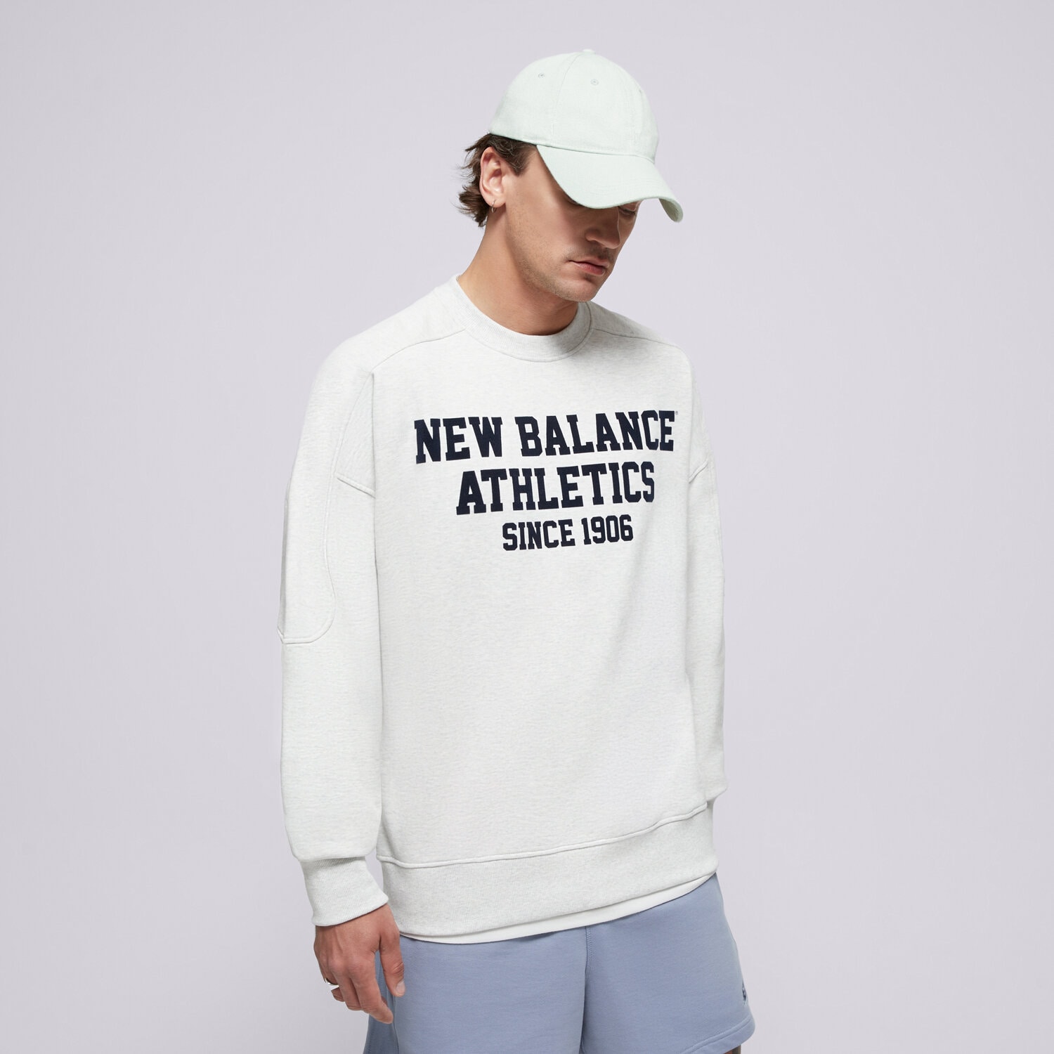 Muške dukserice NEW BALANCE VESTA VARSITY FRENCH TERRY GRAPHIC CREW MT51521AHH siva