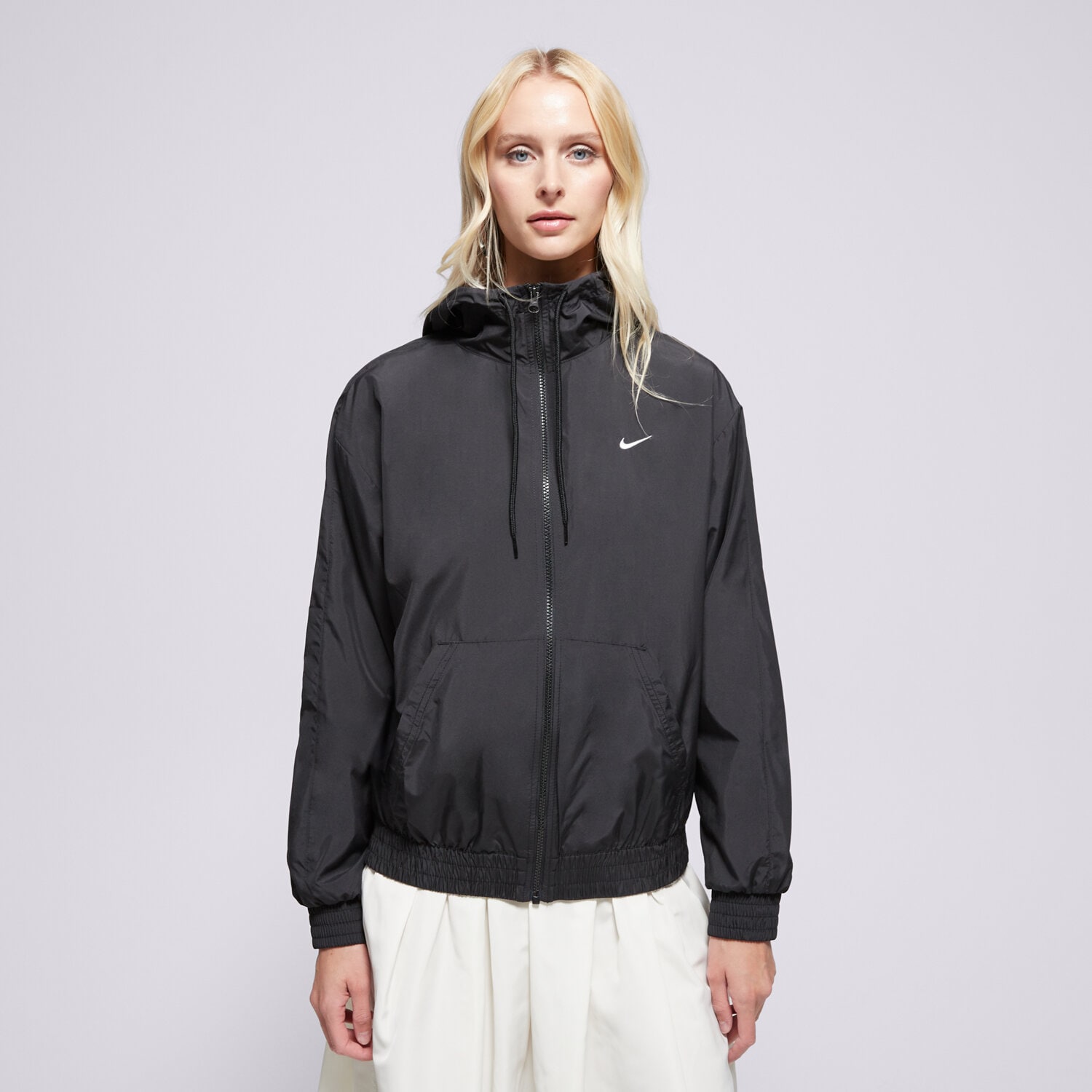 Ženske prijelazne jakne NIKE JAKNA W NSW ESSNTL UV WVN JKT HD FV6298-010 crna