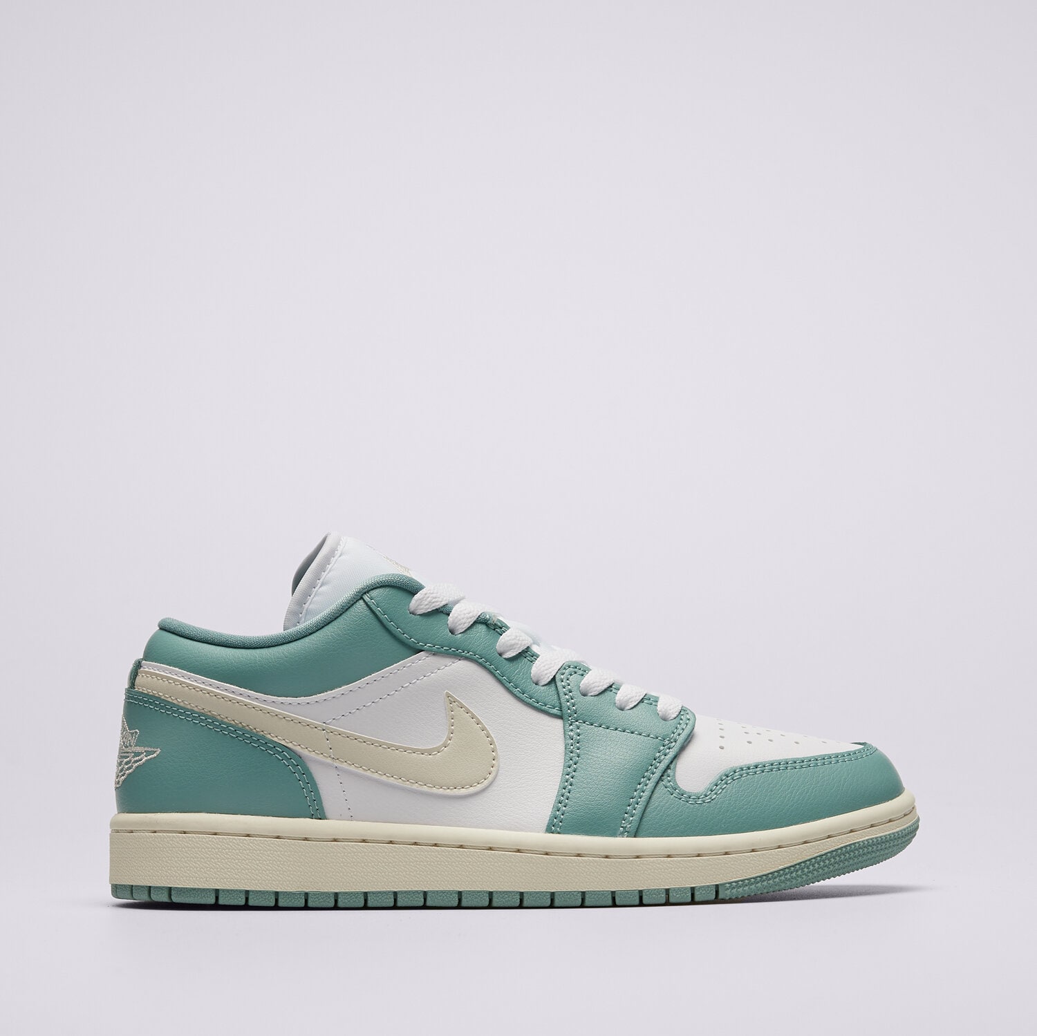 Ženske tenisice WMNS AIR JORDAN 1 LOW DC0774-138 bijela