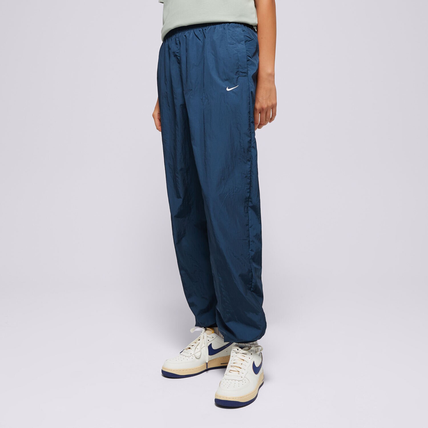 Ženske hlače NIKE HLAČE W NSW ESSTL WVN MR OS JGGR FV7668-478 tamno plava