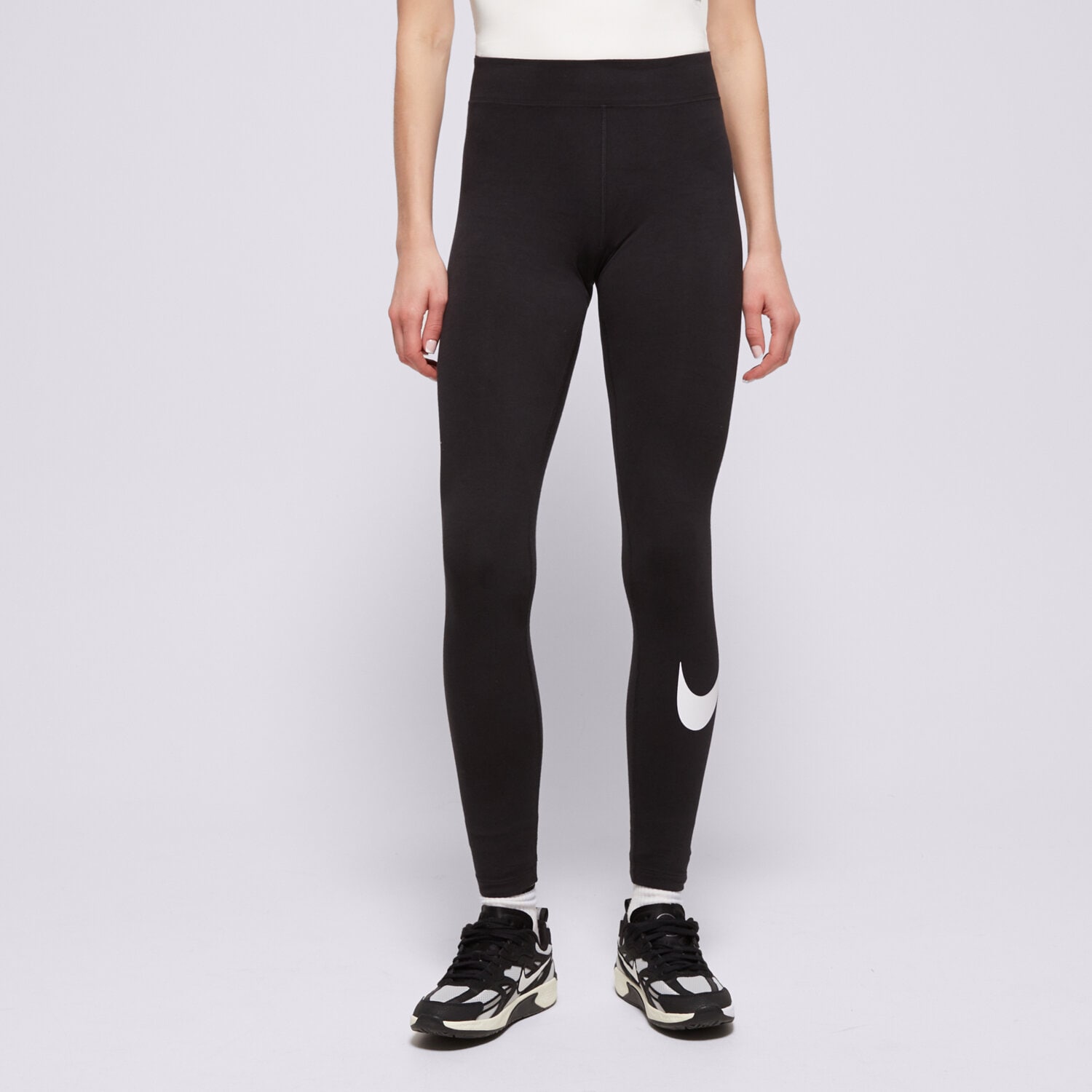 Ženske hlače NIKE TAJICE SPORTSWEAR ESSENTIAL CZ8530-010 crna
