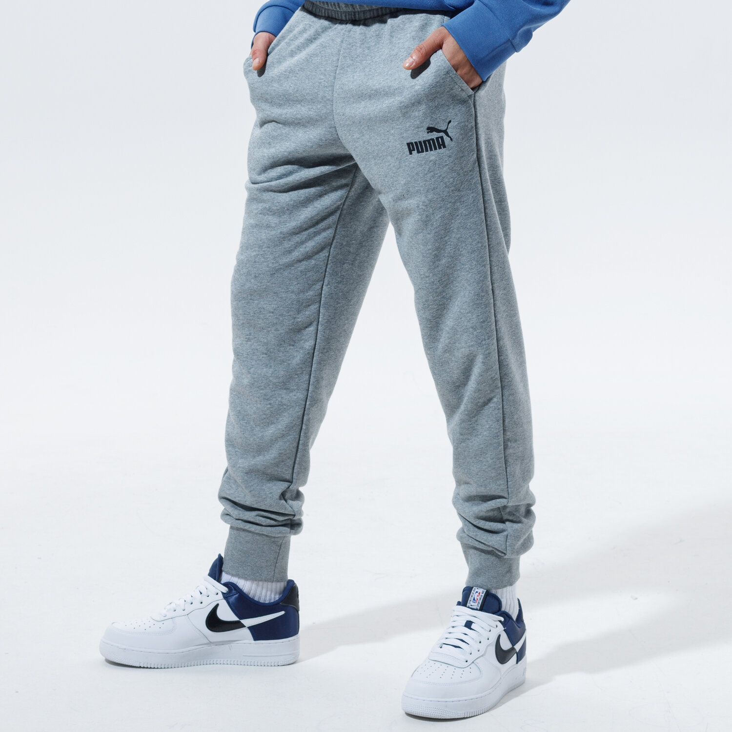 Muške hlače PUMA HLAČE ESS LOGO TR CL 58671603 siva