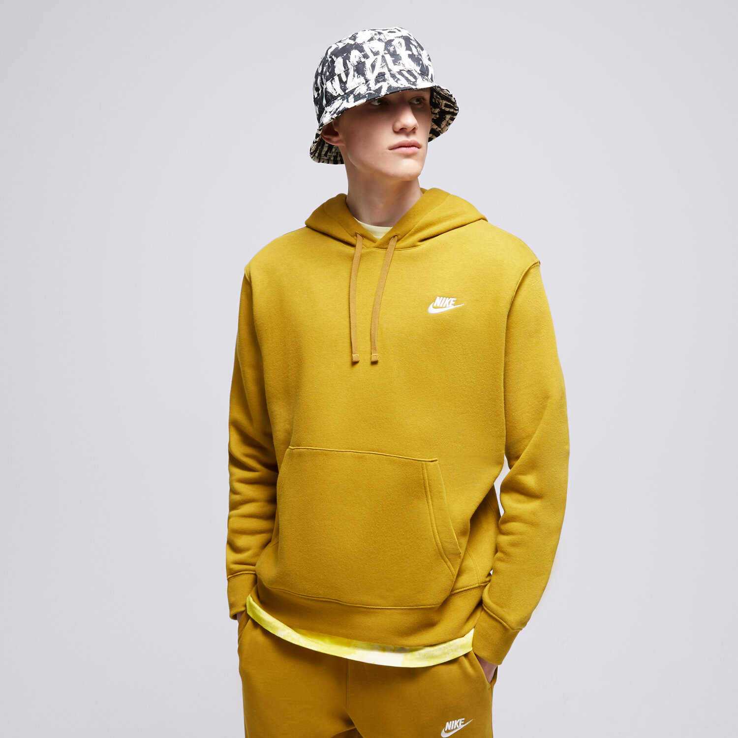 Muške dukserice NIKE VESTA S KAPULJAČOM NIKE SPORTSWEAR CLUB BV2654-716 senf