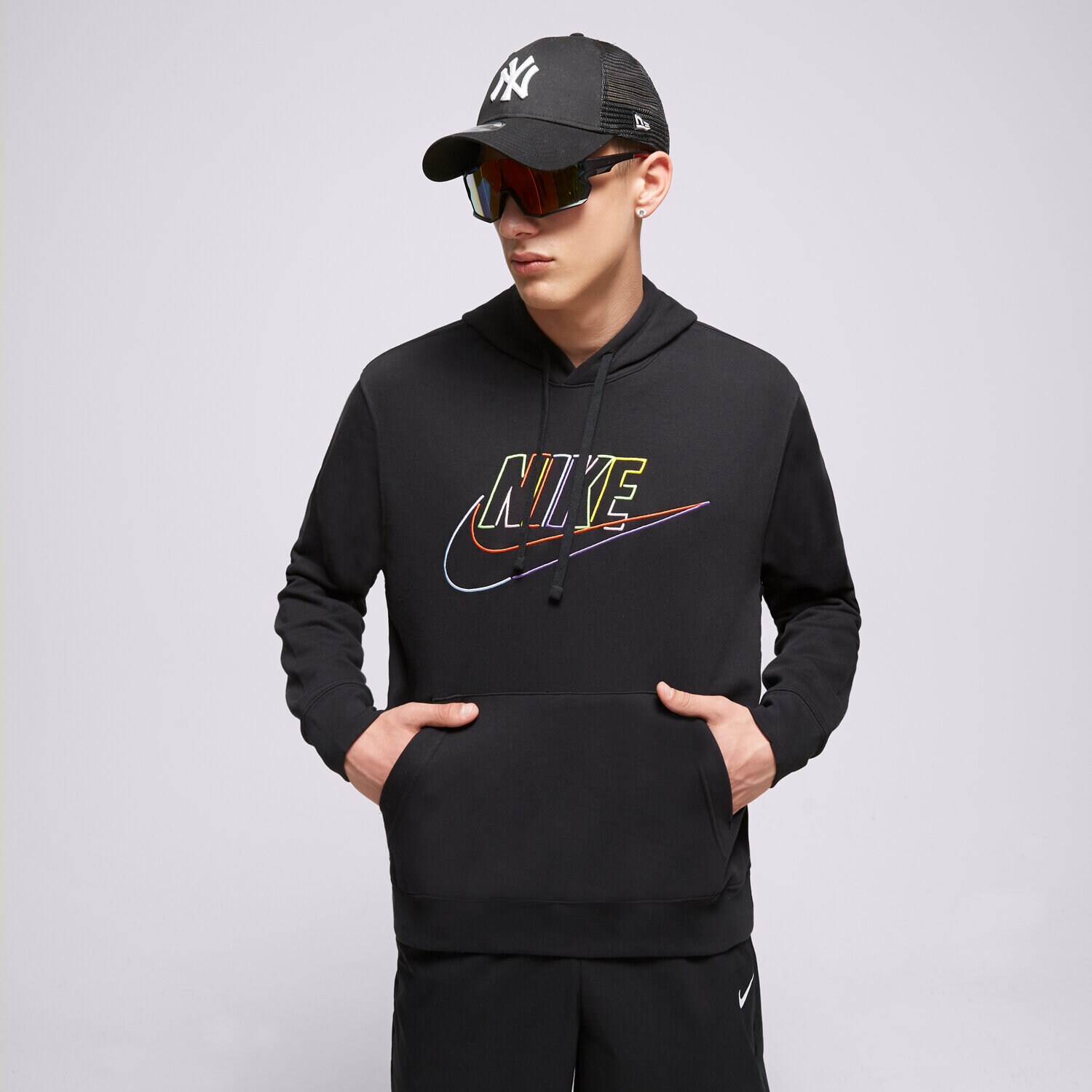 Muške dukserice NIKE VESTA S KAPULJAČOM M   NK CLUB+ FT PO HOODIE MCF DX0793-010 crna