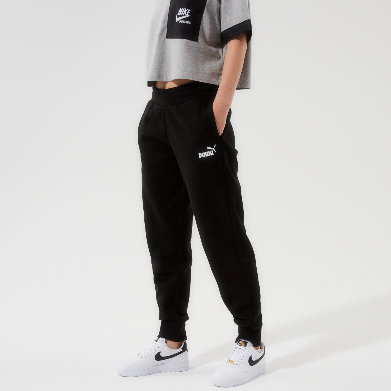 Ženske hlače PUMA HLAČE ESS SWEATPANTS FL CL - PUMA BLACK 58683901 crna