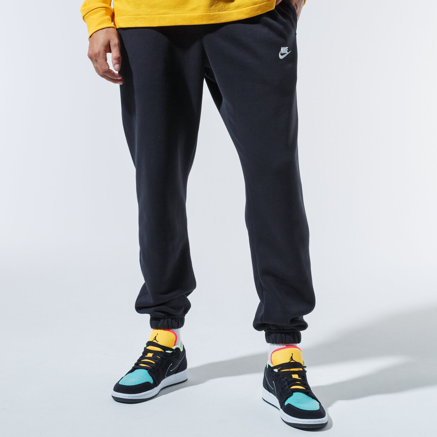 Muške hlače NIKE HLAČE SPORTSWEAR CLUB BV2737-010 crna