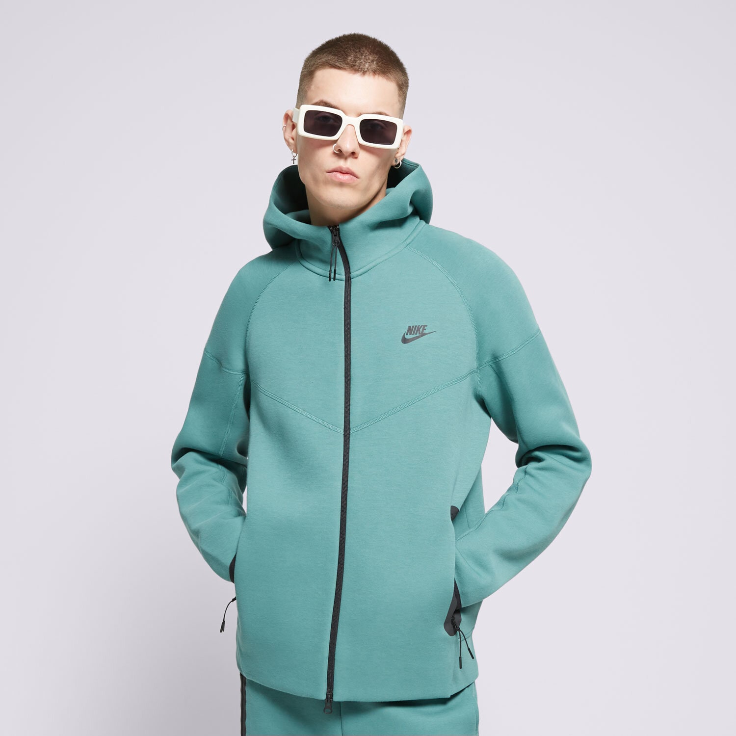 Muške dukserice NIKE VESTA RASKOPČANA S KAPULJAČOM TECH FLEECE FB7921-361 zelena