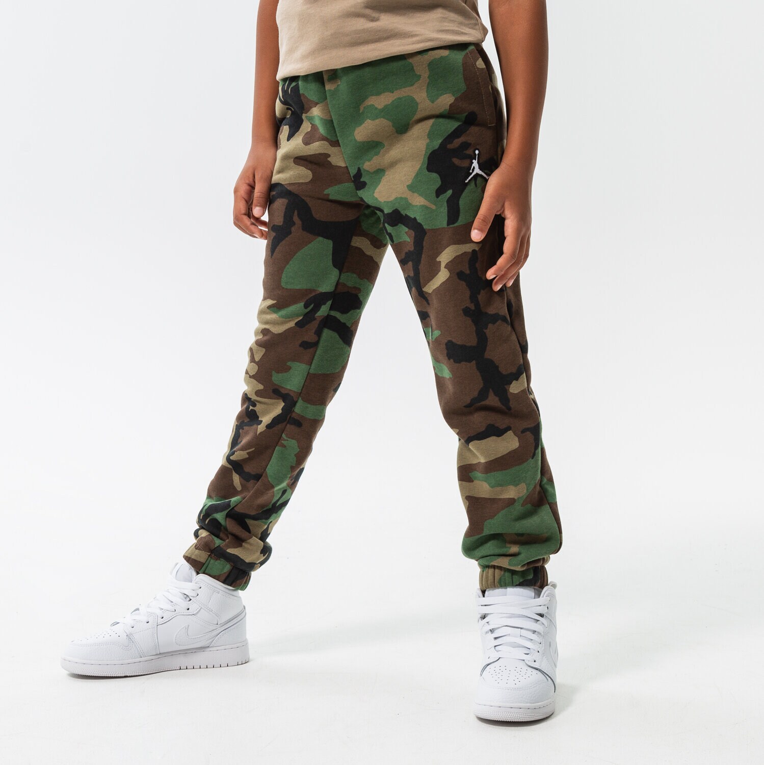 Dječje hlače JORDAN HLAČE ESSENTIALS CAMO PANTS BOY 95A718-E4F kaki